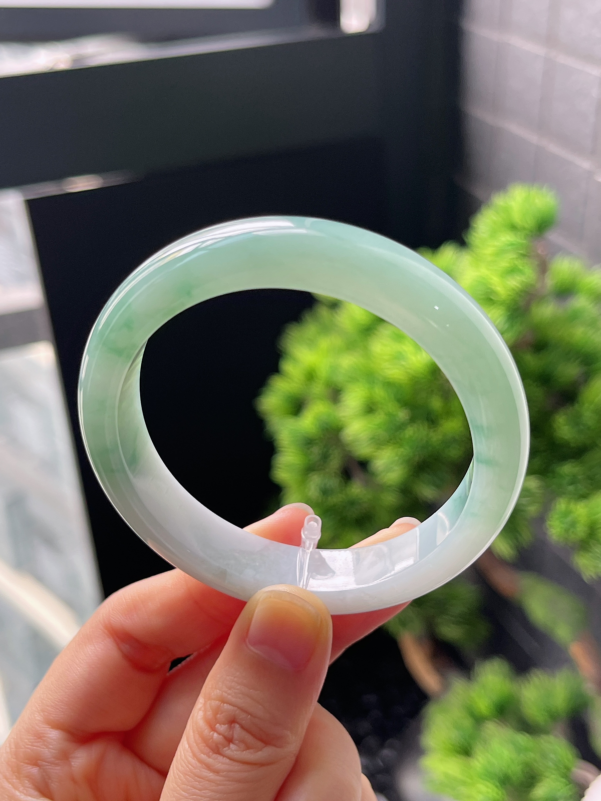 正圈53圈口，翡翠冰糯种飘绿手镯