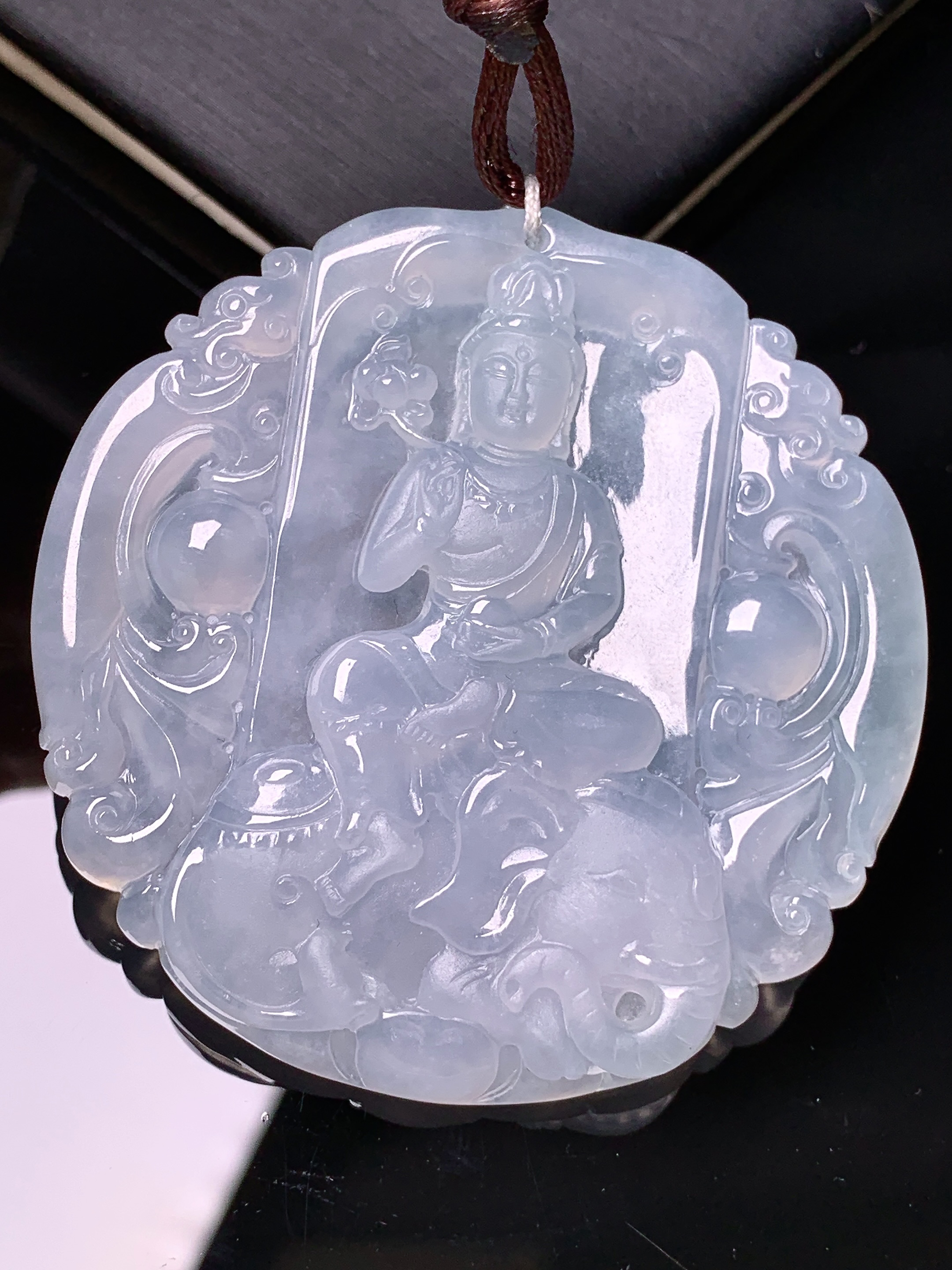 冰种普贤菩萨吊坠 玉质细腻 色泽艳丽清新 水润亮眼 整体尺寸53.5*52*5.8b2