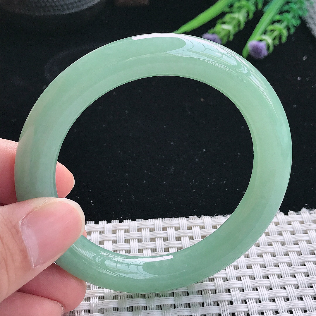 实拍天然翡翠55/10.2/10.4老坑冰胶水灵冰晴满绿圆条手镯翡翠玉镯手环