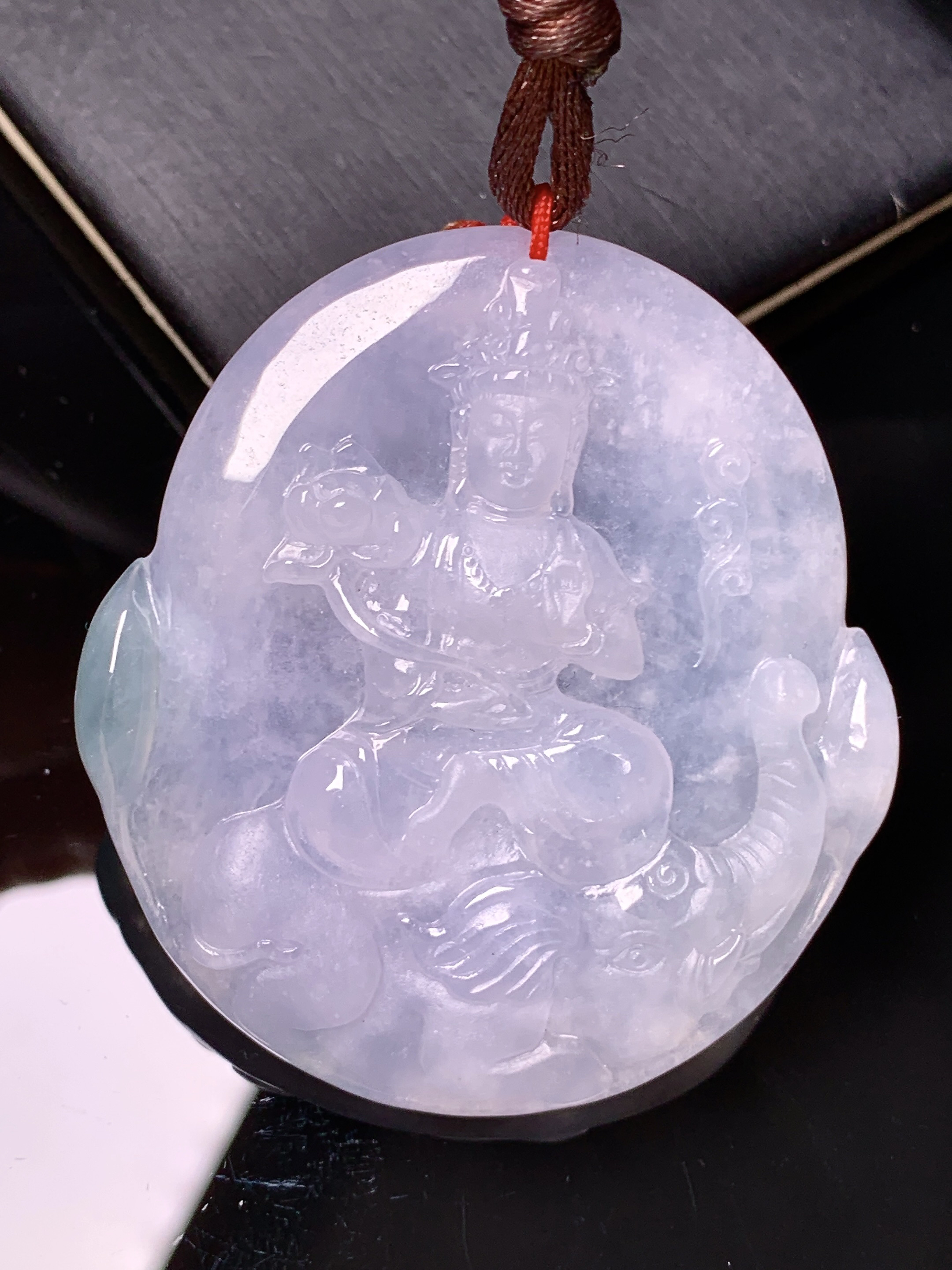 冰种飘绿普贤菩萨吊坠 玉质细腻 色泽艳丽清新 水润亮眼 整体尺寸49.5*45.5*5.8b2