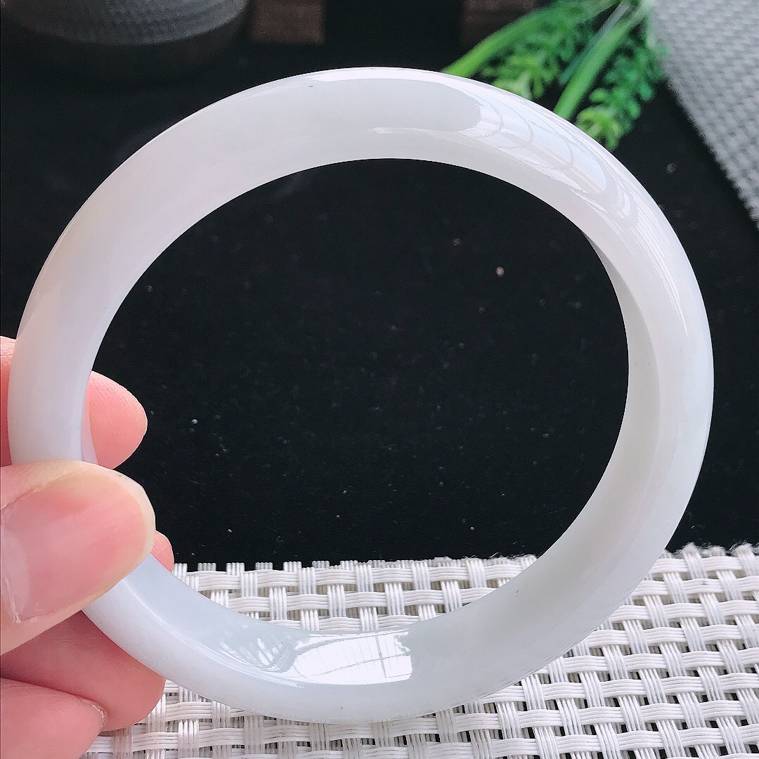 实拍天然翡翠65.8/13/8.6大圈口老坑秀气冰润月光白宽边手镯翡翠玉镯手环