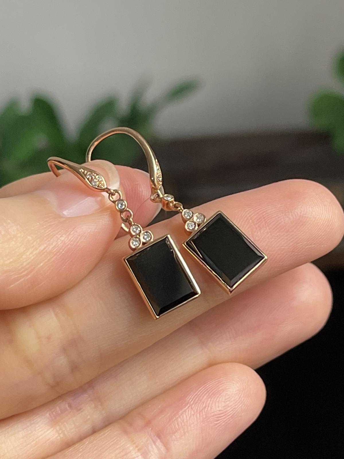 18k金伴钻 墨翠耳坠