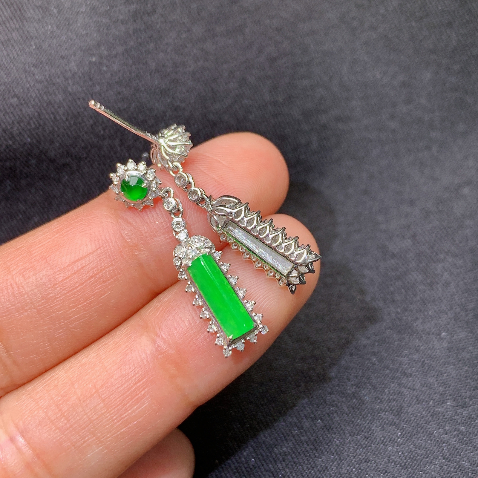 冰阳绿无事牌耳坠，18k金镶嵌，简约时尚，冰润色阳，种水足，h1 尺寸9.1*2.3*2