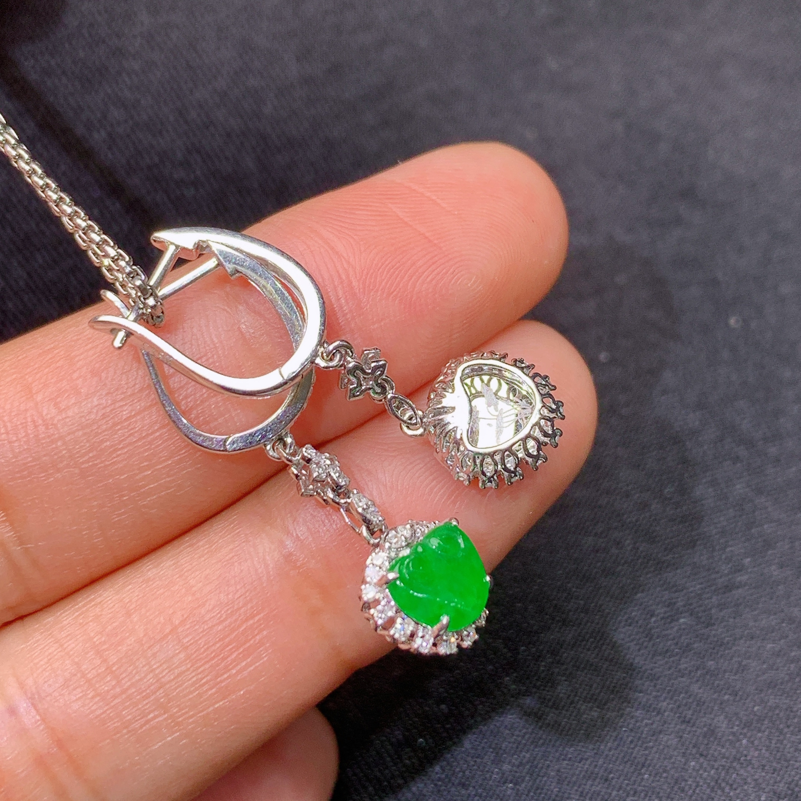 冰阳绿如意耳坠，18k金镶嵌，简约时尚，冰润色阳，种水足，C2 尺寸4.9*5.8*2