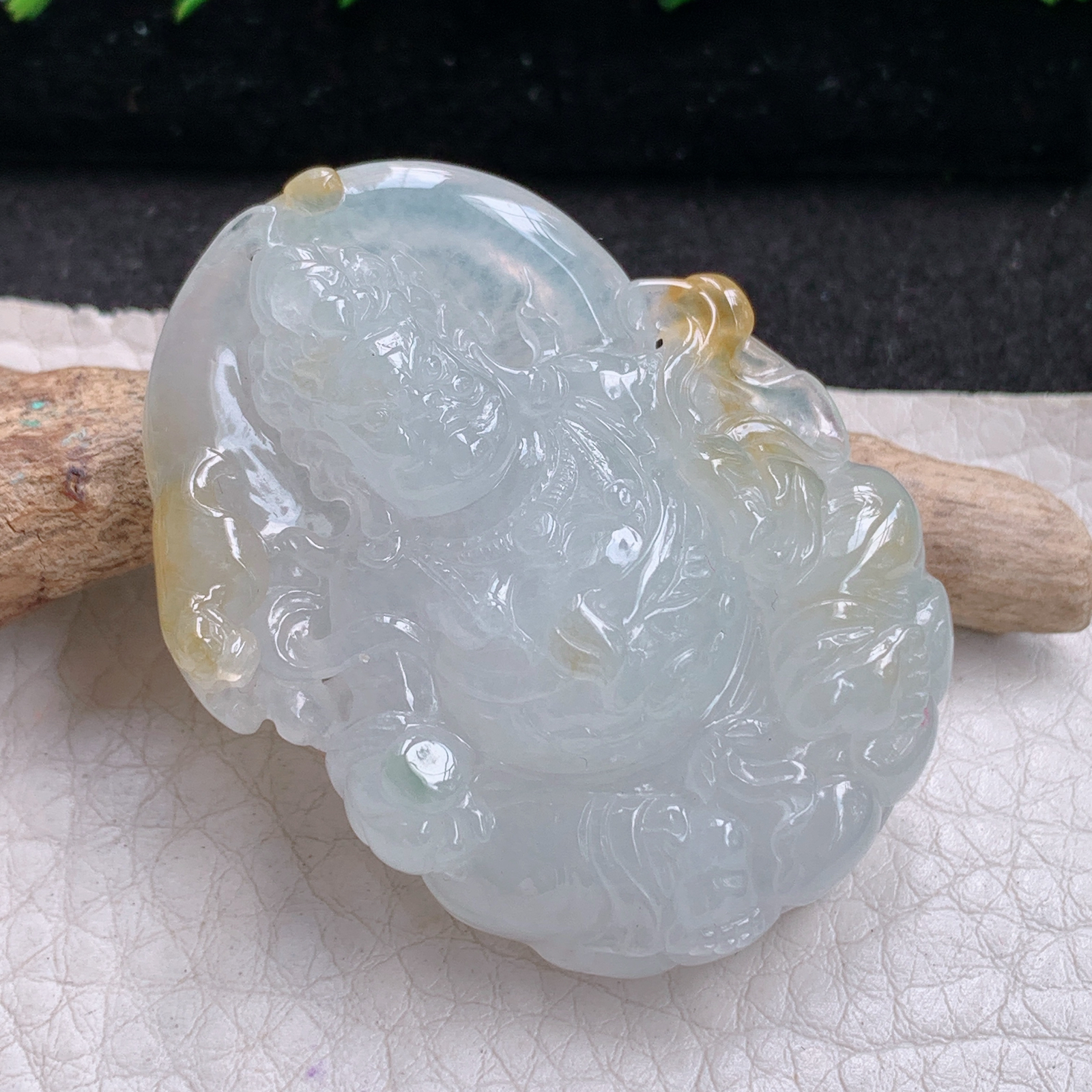 lz实拍46.8*35*13.5缅甸天然翡翠a货精雕冰种飘金招财进宝项坠财神爷