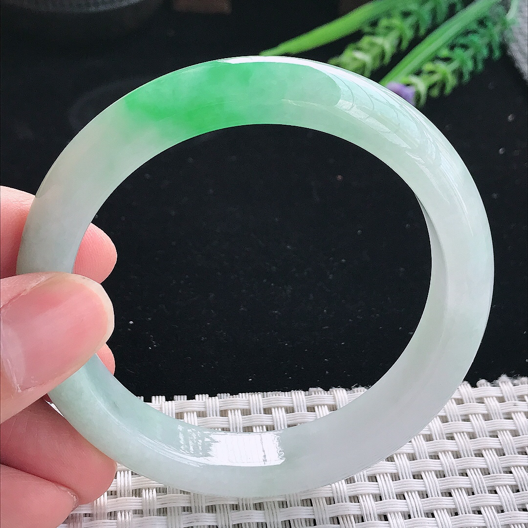 实拍天然翡翠58.5/12.3/8.8老坑精美冰润飘阳绿手镯翡翠玉镯手环