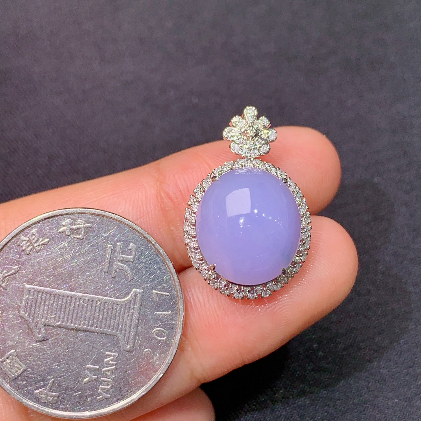 紫罗兰蛋面吊坠，18k金镶嵌，温润细腻，颜色鲜艳，C2 尺寸22.6*14.5*10.5