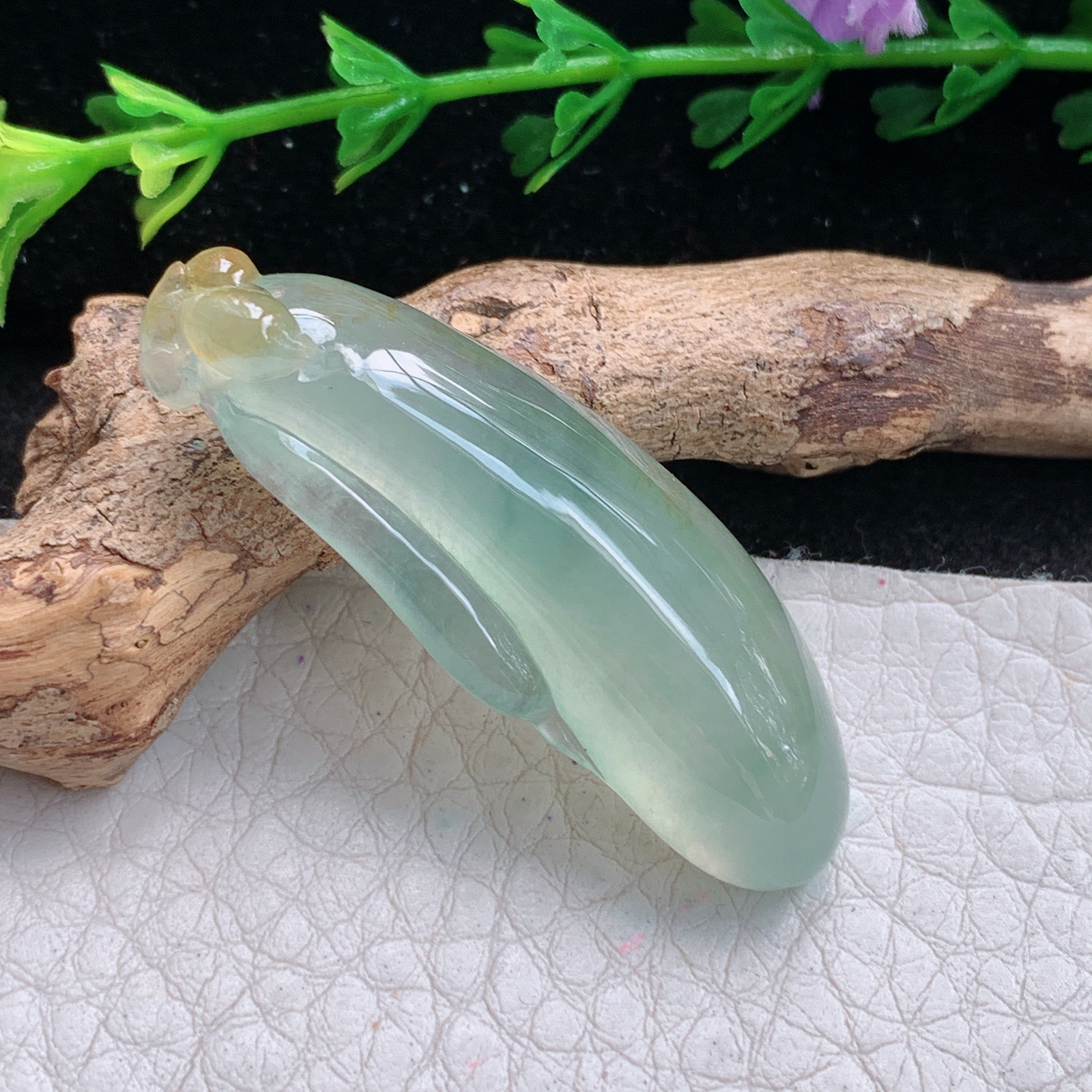 lz实拍42.8*14.8*8.5缅甸天然翡翠a货精雕冰种淡黄福瓜吊坠