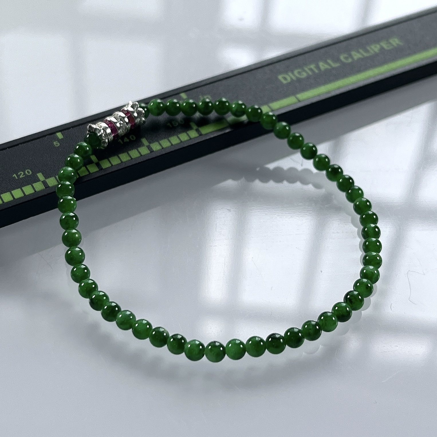 缅甸天然翡翠A货，卡3.2冰种满绿浓阳绿小米珠小圆珠手串手链，尺寸：3.2mm/50颗，长度165m
