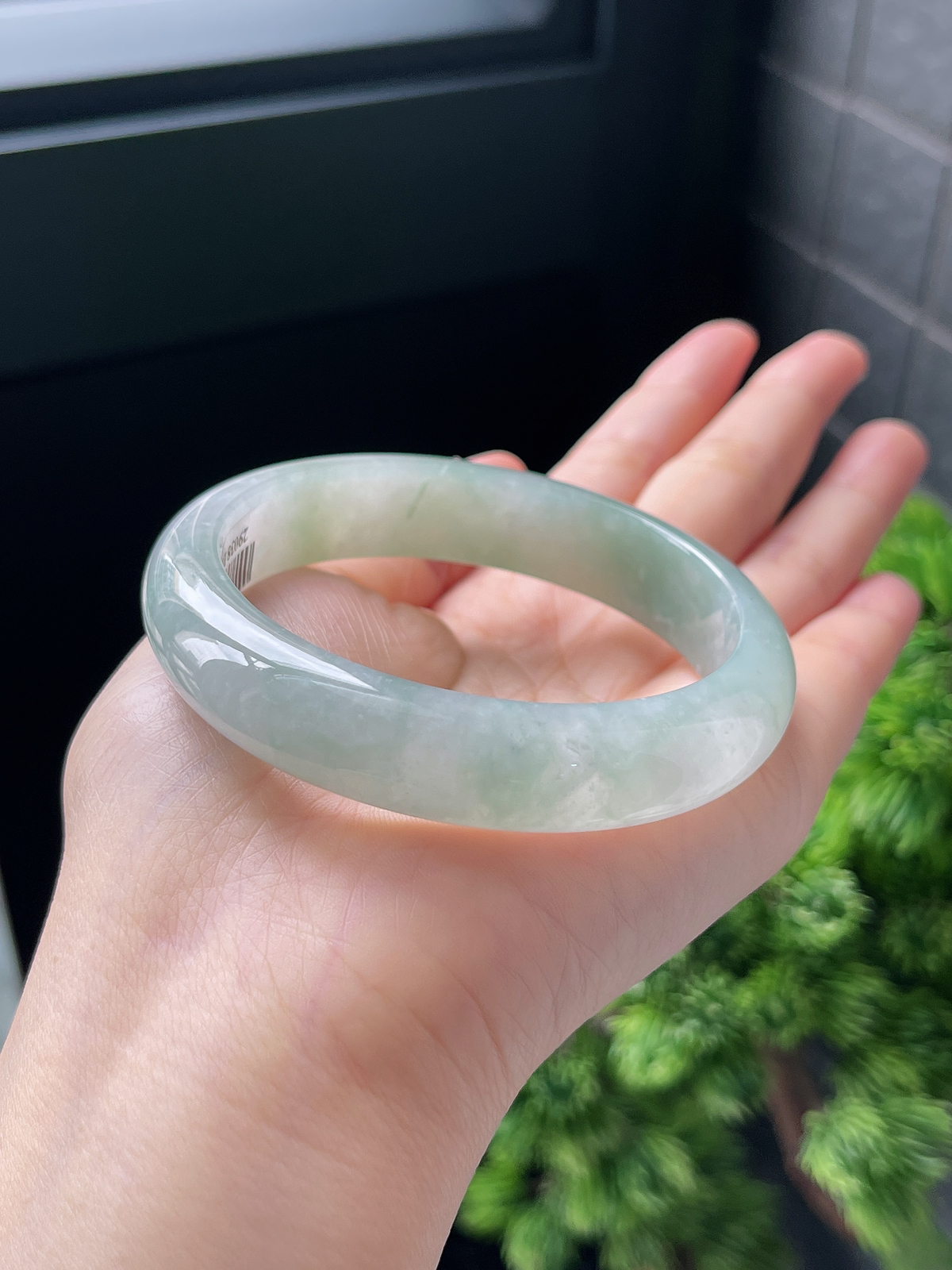 正圈57.8圈口，翡翠冰糯种飘绿手镯