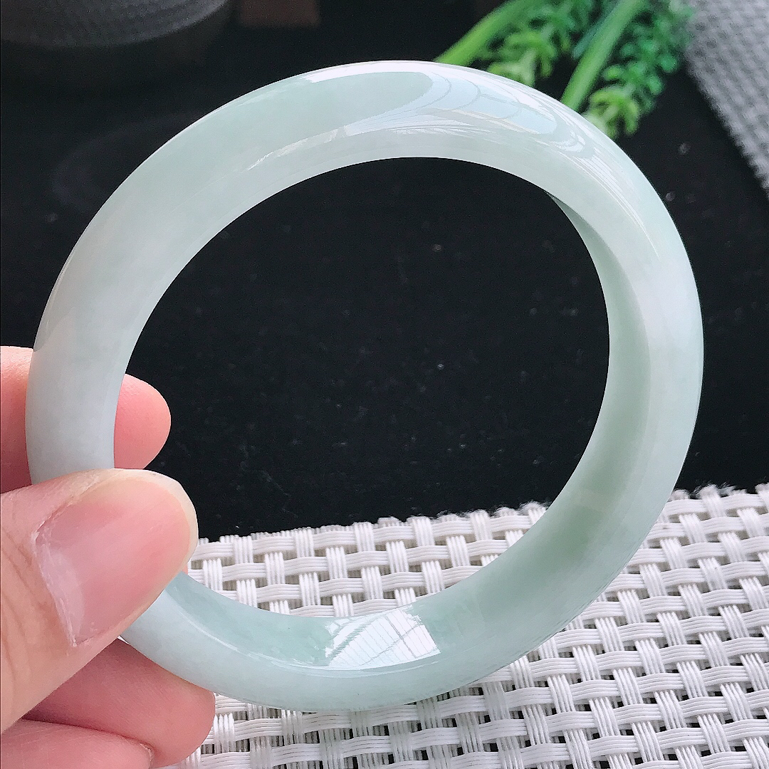 实拍天然翡翠60.5/12.8/8.5大圈口老坑秀气温润淡绿色手镯翡翠玉镯手环