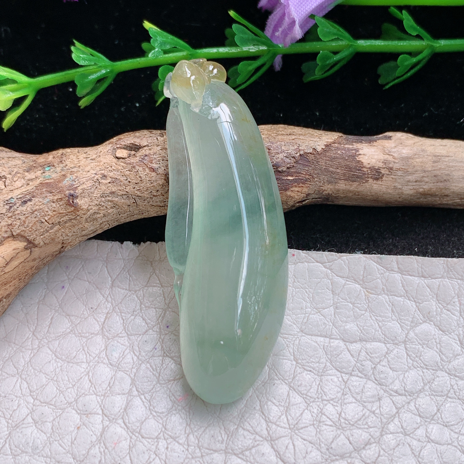 lz实拍42.8*14.8*8.5缅甸天然翡翠a货精雕冰种淡黄福瓜吊坠