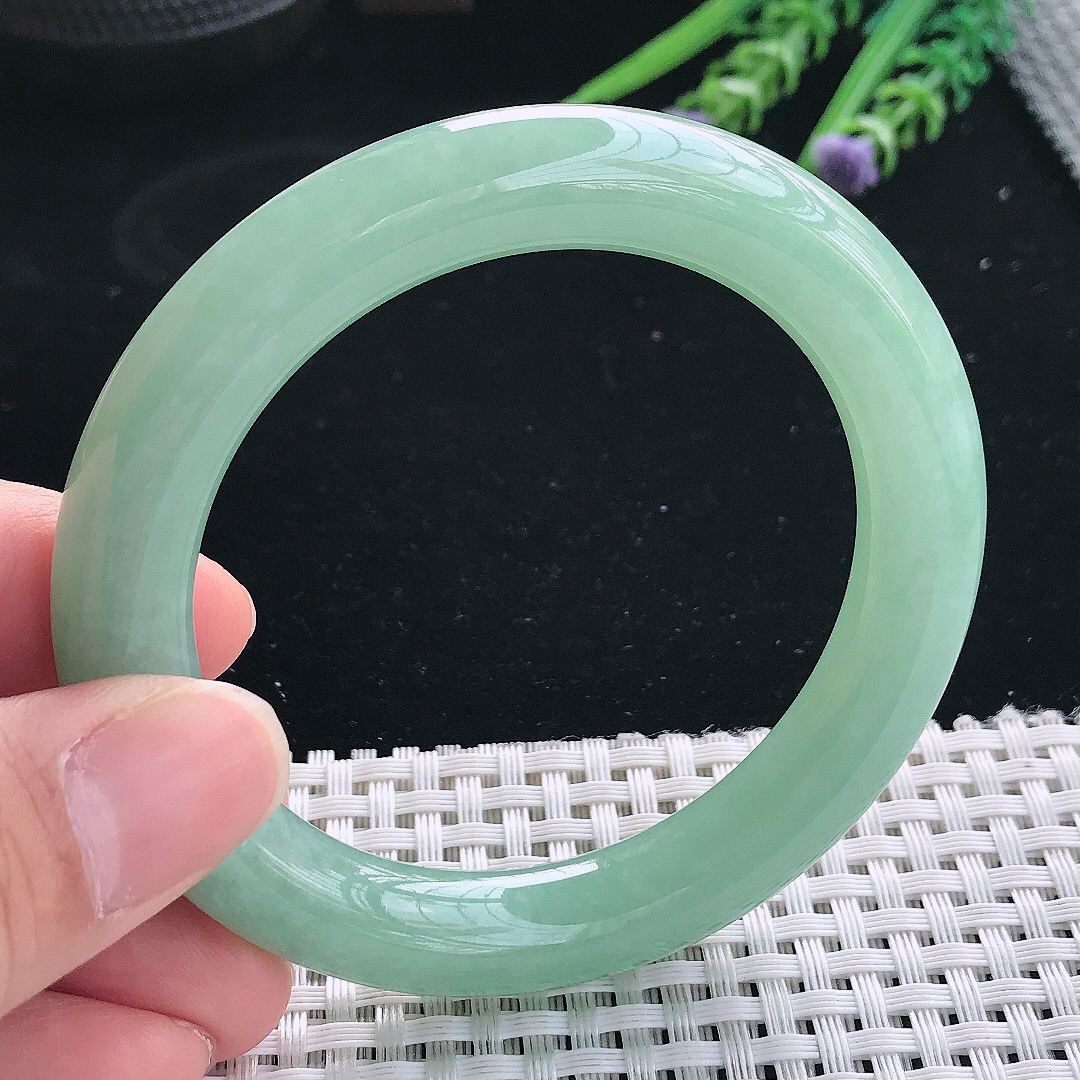 实拍天然翡翠55/10.2/10.4老坑冰胶水灵冰晴满绿圆条手镯翡翠玉镯手环