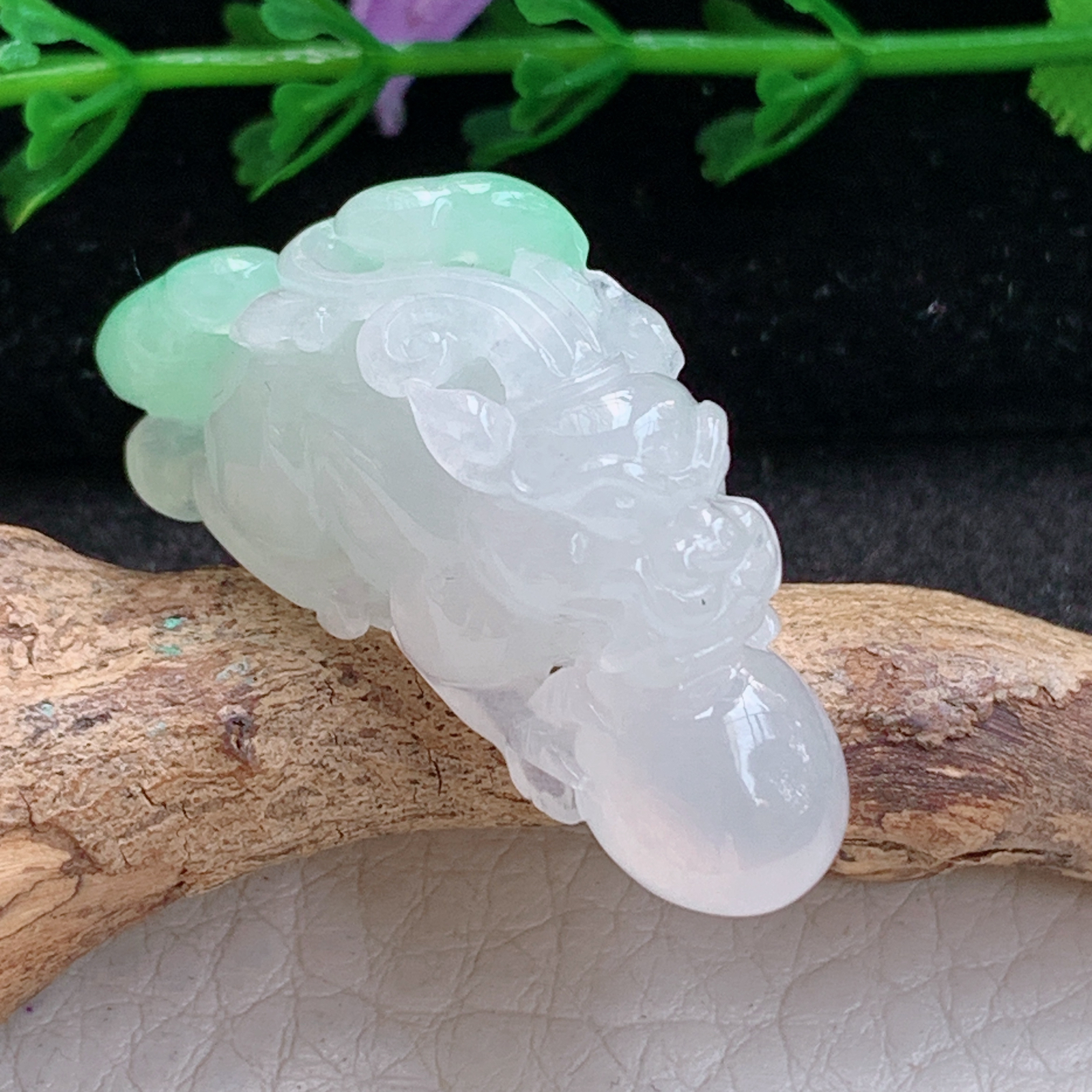 lz实拍36.2*12*18缅甸天然翡翠a货精雕冰种飘绿立体貔貅玉项坠 玉挂件