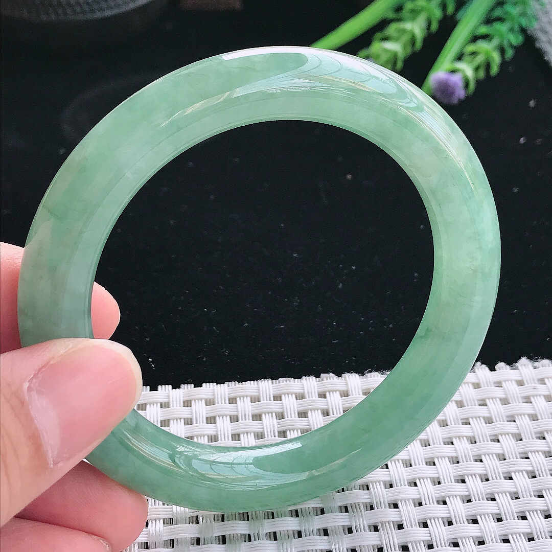 实拍天然翡翠55/10.4/10.2老坑冰润满绿圆条手镯翡翠玉镯手环