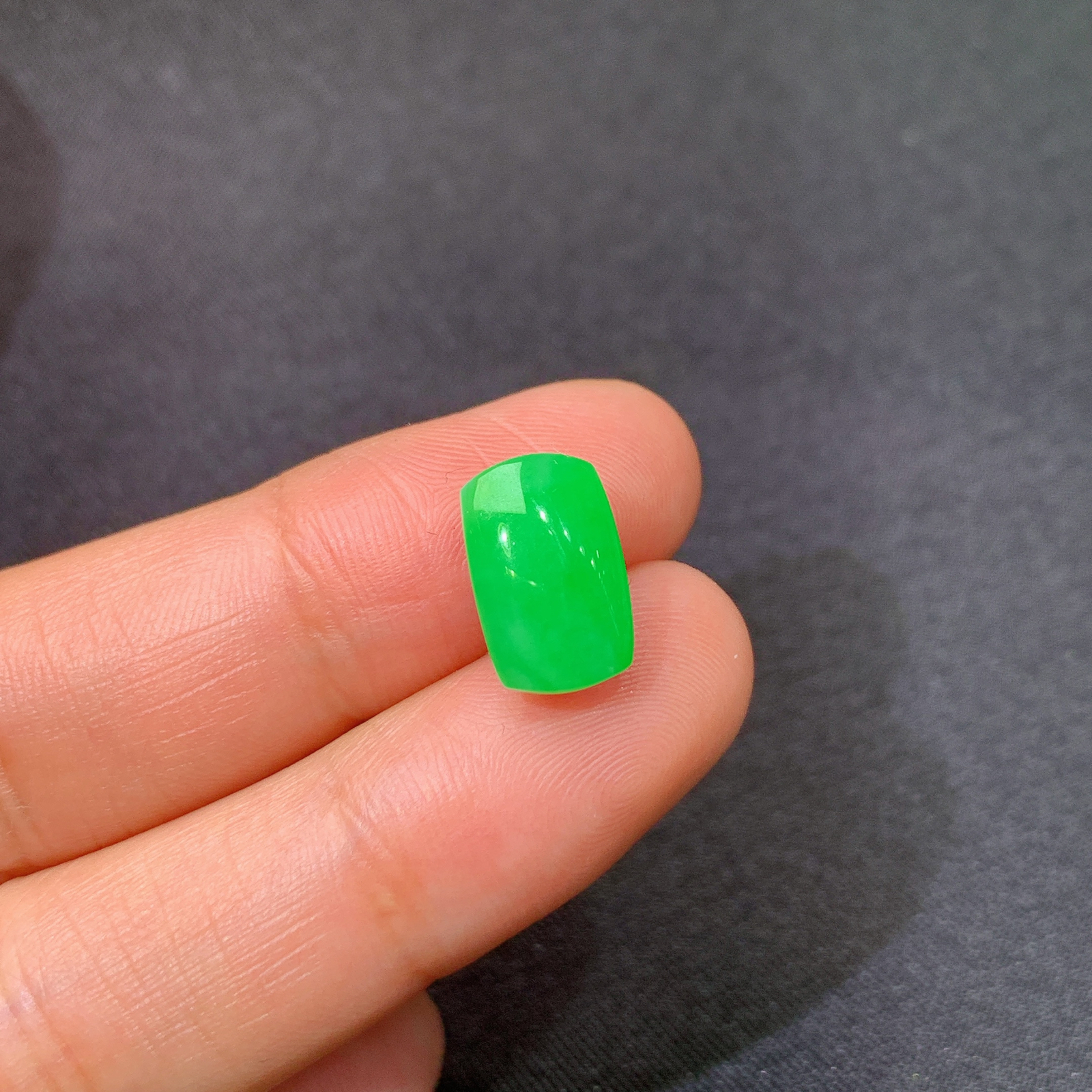 冰阳绿马鞍，镶嵌佳品，冰润色阳，玉质细腻，种水足，Dm 尺寸11.7*7.4*2.5