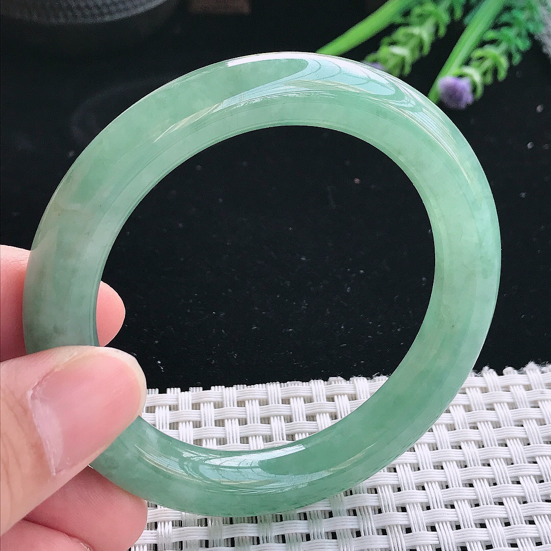 实拍天然翡翠55/10.4/10.2老坑冰润满绿圆条手镯翡翠玉镯手环