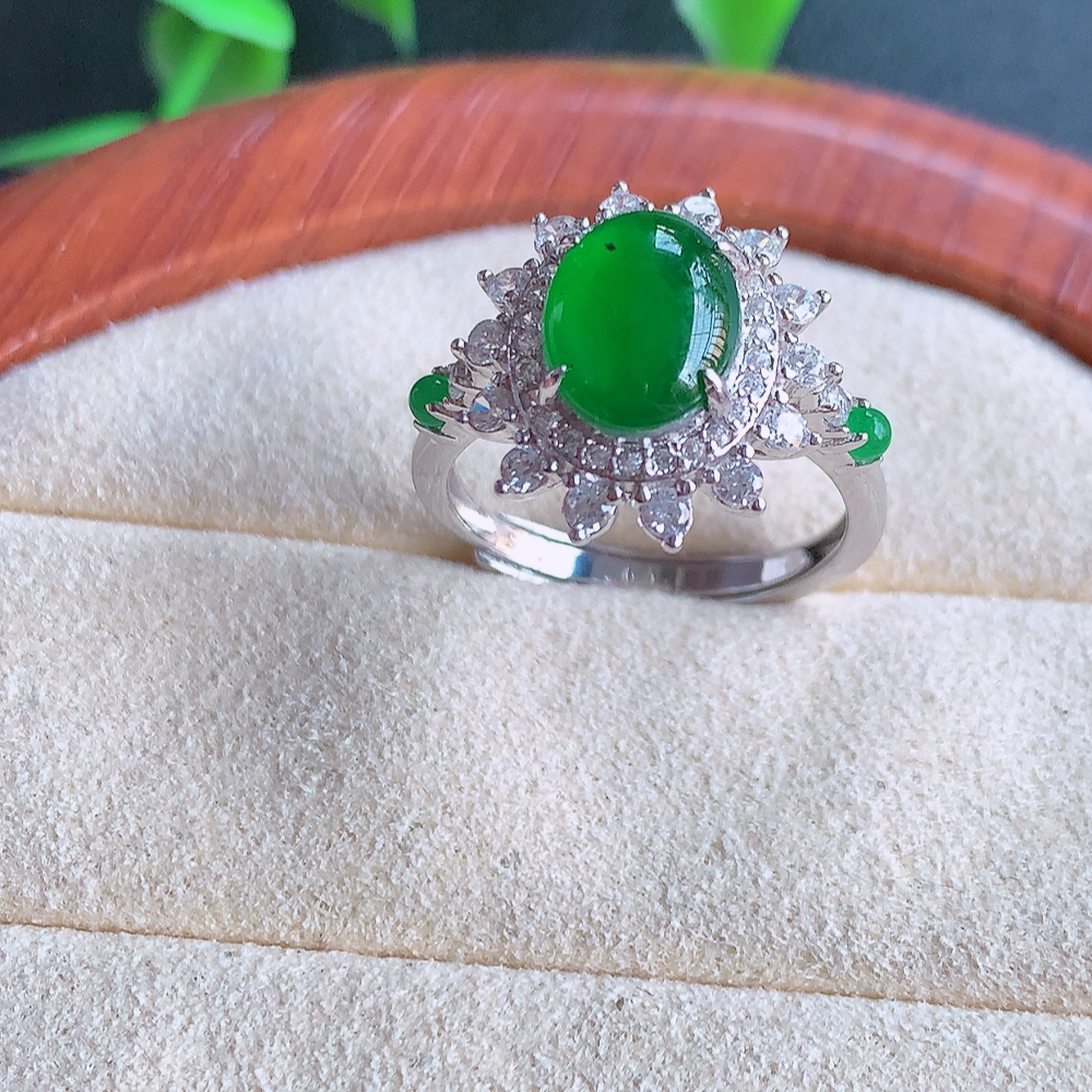 冰润满绿精美环形翡翠戒指  玉质细腻  冰清玉润  飘花灵动  颜色漂亮  W815.15   内径