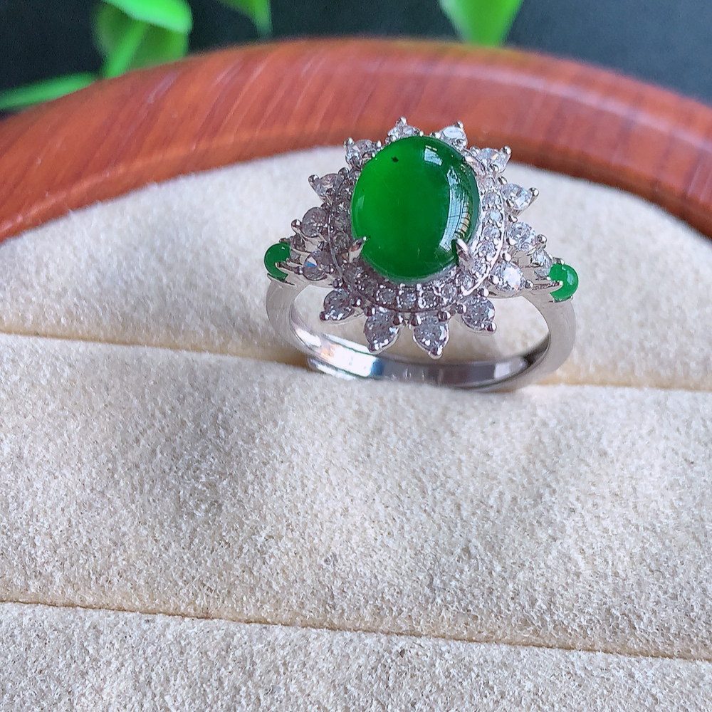 冰润满绿精美环形翡翠戒指  玉质细腻  冰清玉润  飘花灵动  颜色漂亮  W815.15   内径