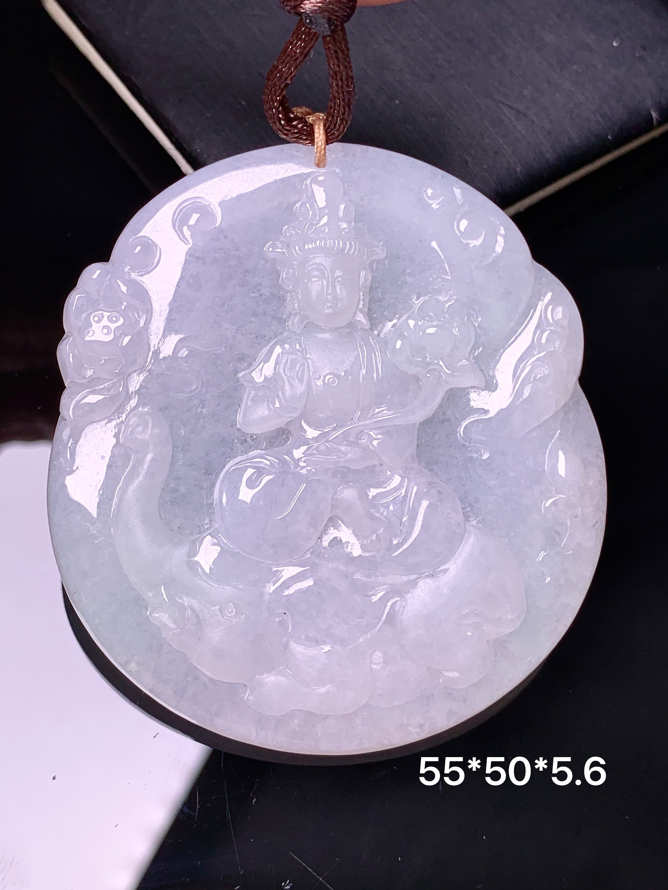 冰种飘绿普贤菩萨吊坠 玉质细腻 色泽艳丽清新 水润亮眼 整体尺寸49.5*45.5*5.8b2