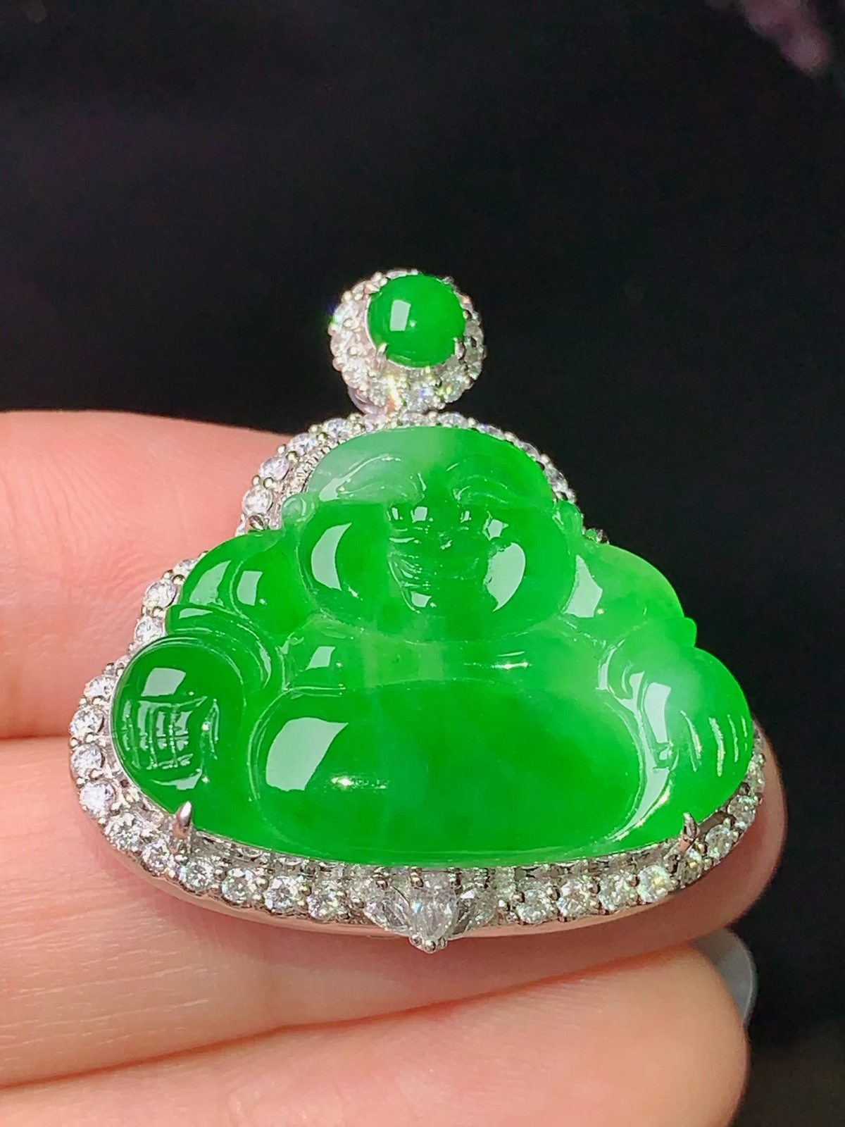 18k金钻镶嵌翠绿佛公吊坠 玉质细腻 色泽清新艳丽 整体尺寸30.5*28.6*10.5
