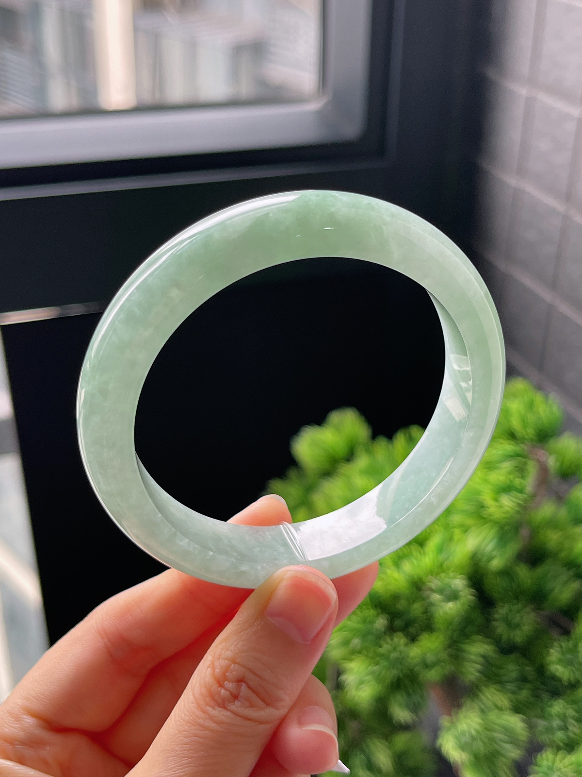 正圈58圈口，翡翠糯化种飘绿手镯