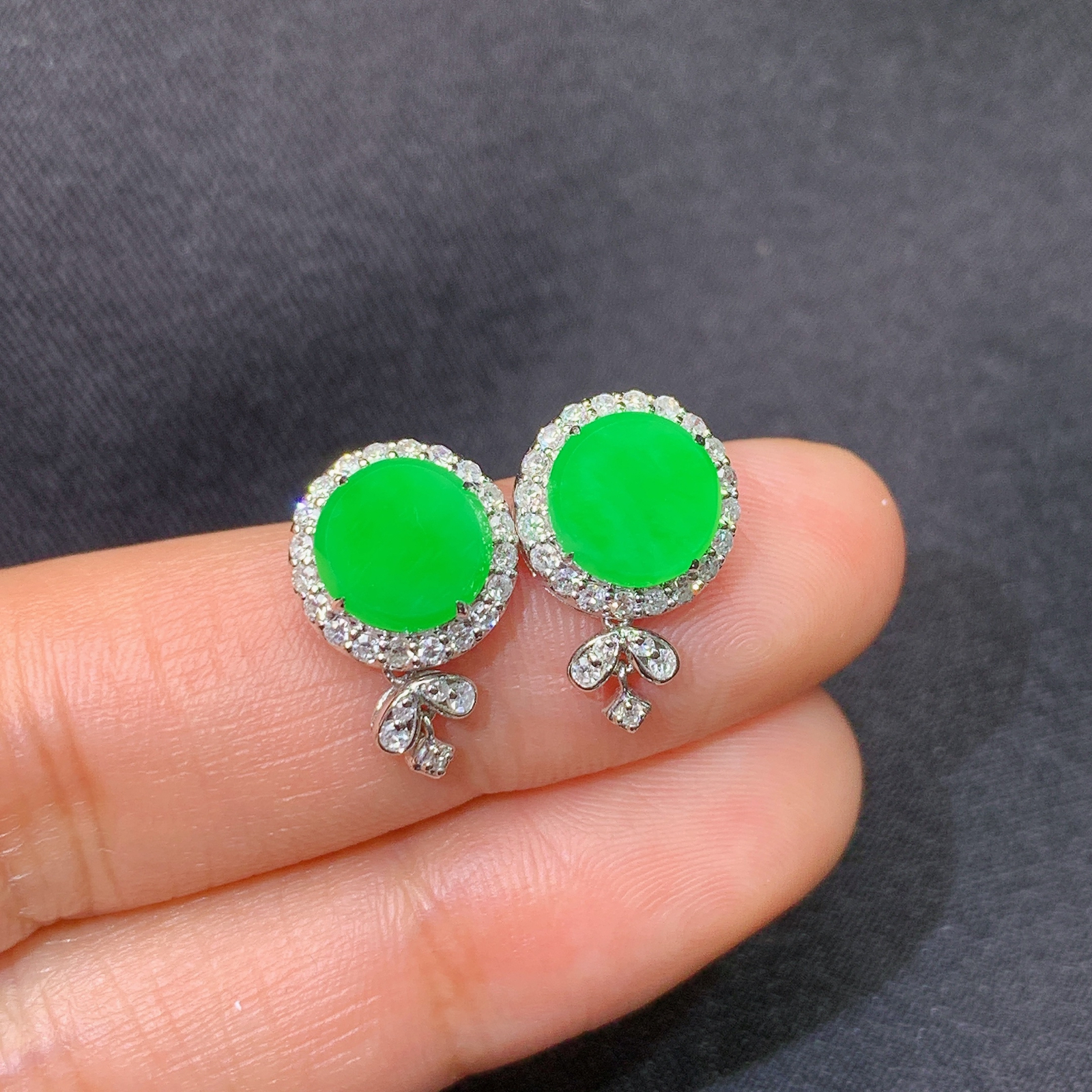 冰阳绿圆牌耳钉，18k金镶嵌，简约时尚，冰润色阳，种水足，h1 尺寸7.3*2