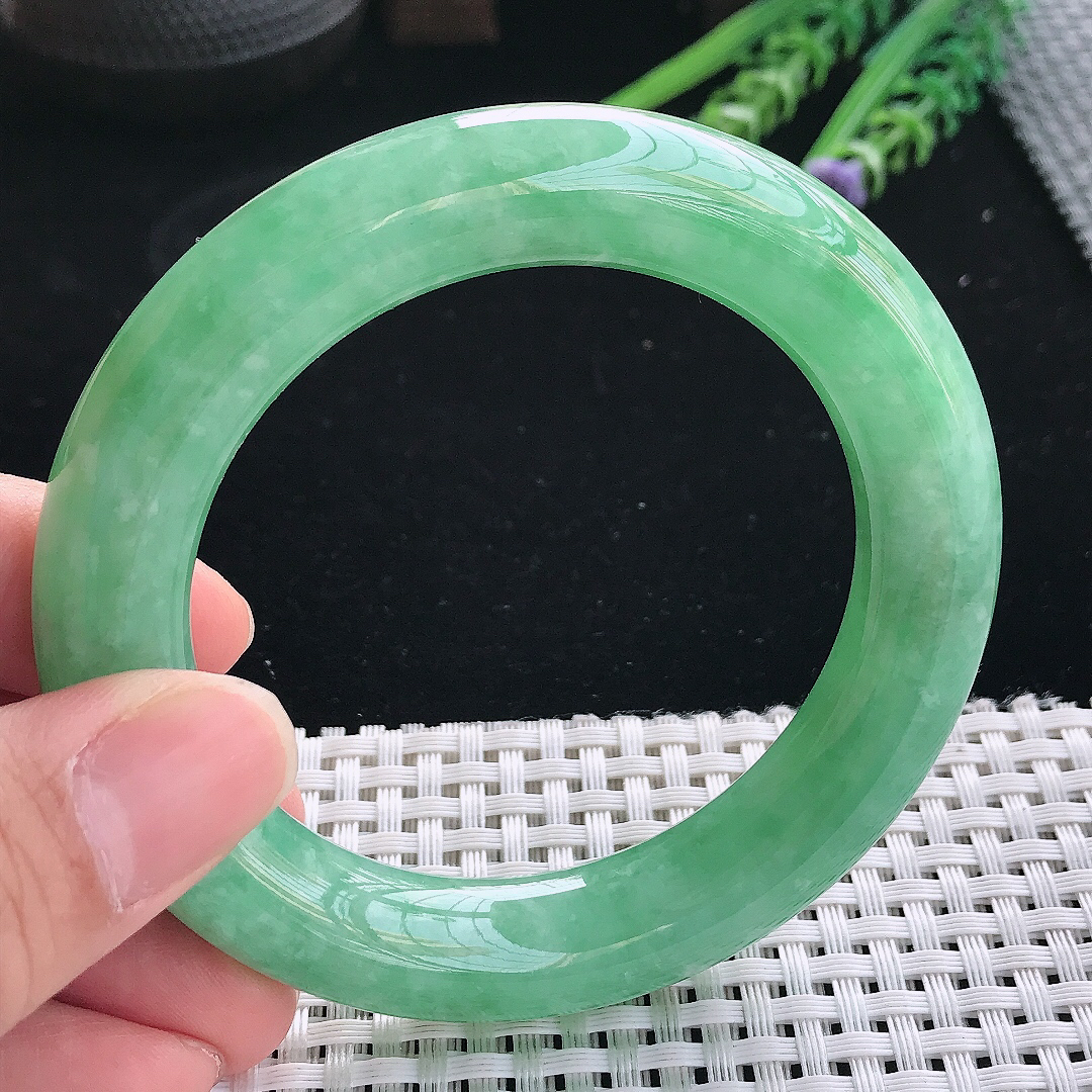 实拍天然翡翠56/12.3/12老坑精美温润满绿胖圆条手镯翡翠玉镯手环