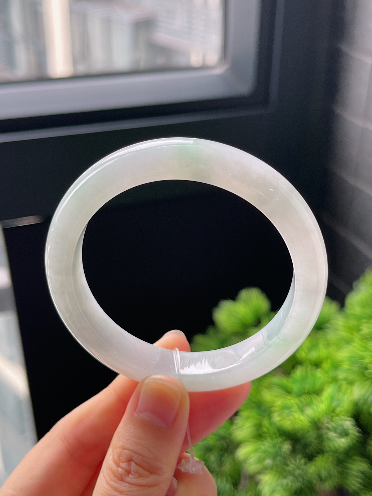 正圈53.5圈口，翡翠冰糯种浅绿色手镯