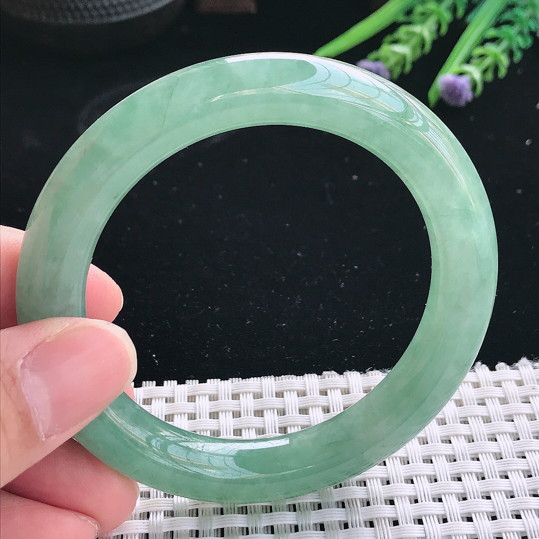 实拍天然翡翠55/10.4/10.2老坑冰润满绿圆条手镯翡翠玉镯手环