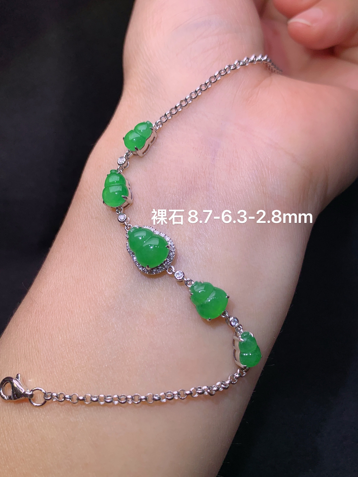 冰阳绿葫芦手链，18k金镶嵌，款式新颖，冰润色阳，种水足，h1 尺寸8.7*6.3*2.8