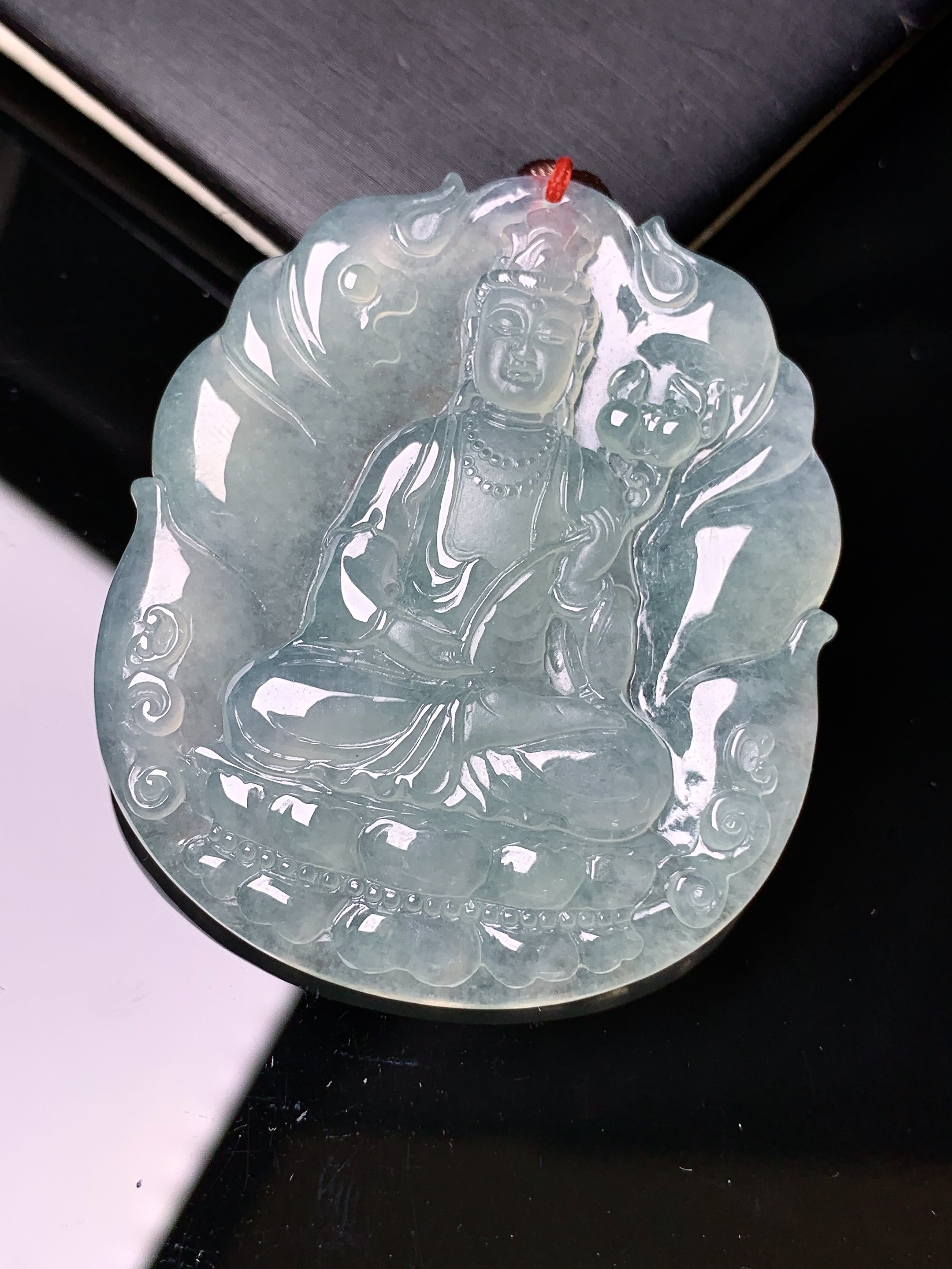 冰种观音菩萨吊坠 玉质细腻 色泽艳丽清新 水润亮眼 整体尺寸50*42*5.5b2