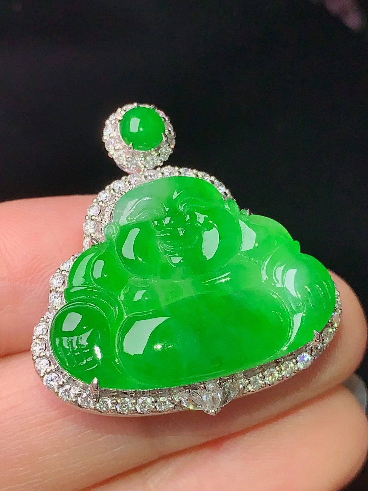 18k金钻镶嵌翠绿佛公吊坠 玉质细腻 色泽清新艳丽 整体尺寸30.5*28.6*10.5