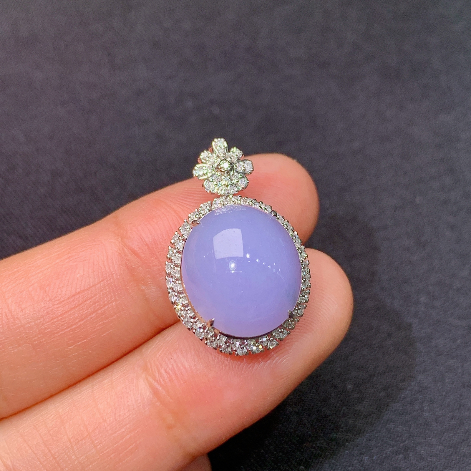 紫罗兰蛋面吊坠，18k金镶嵌，温润细腻，颜色鲜艳，C2 尺寸22.6*14.5*10.5