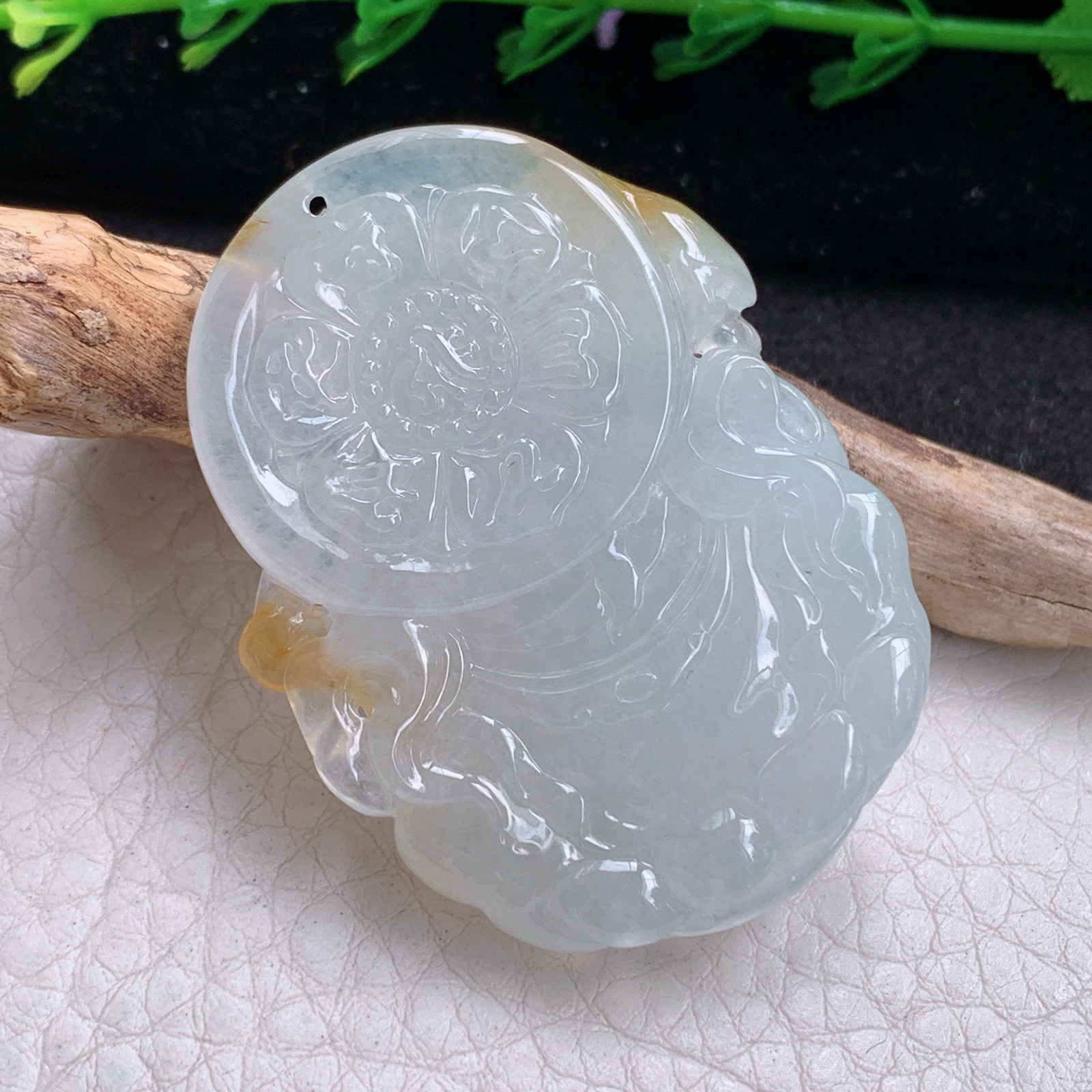 lz实拍46.8*35*13.5缅甸天然翡翠a货精雕冰种飘金招财进宝项坠财神爷