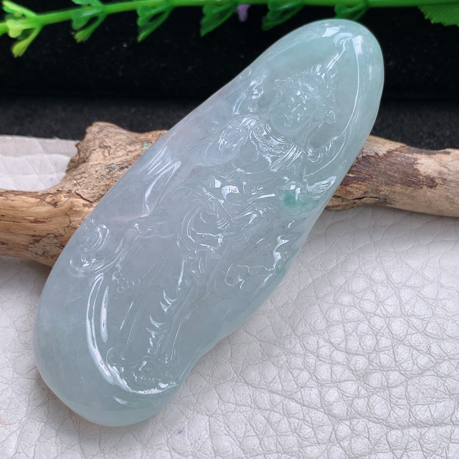 lz实拍62*27.2*9.8缅甸天然翡翠a货精雕冰透飘观音吊坠站观音