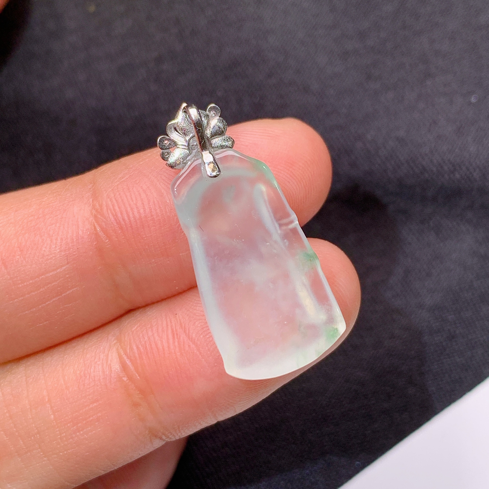 冰种竹节吊坠，18k金扣头，冰冰润润，玉质细腻，种水足，Xi0 尺寸26.3*11.8*4.8