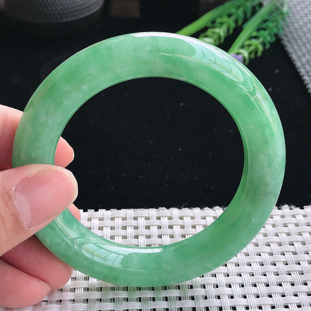 实拍天然翡翠56/12.3/12老坑精美温润满绿胖圆条手镯翡翠玉镯手环