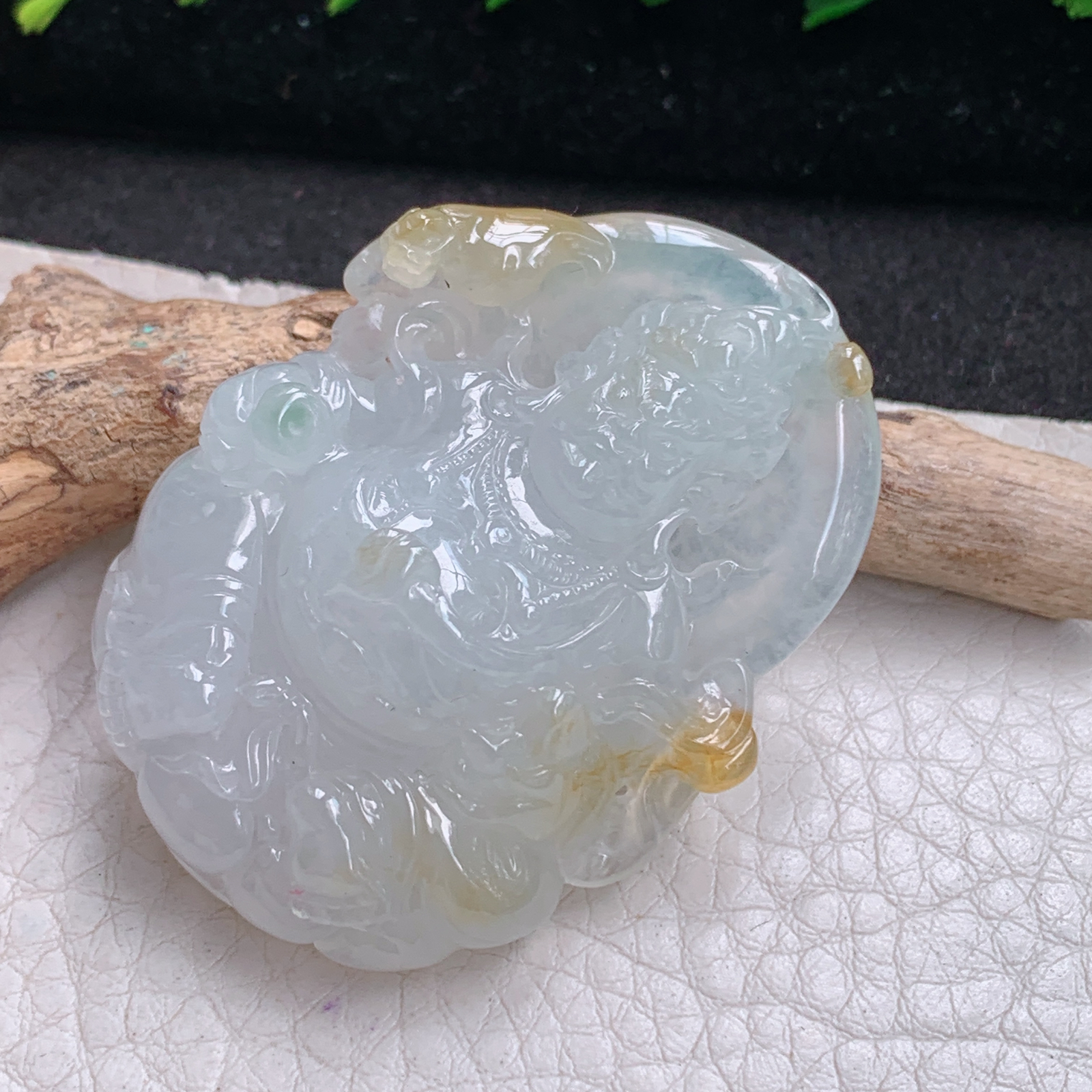 lz实拍46.8*35*13.5缅甸天然翡翠a货精雕冰种飘金招财进宝项坠财神爷