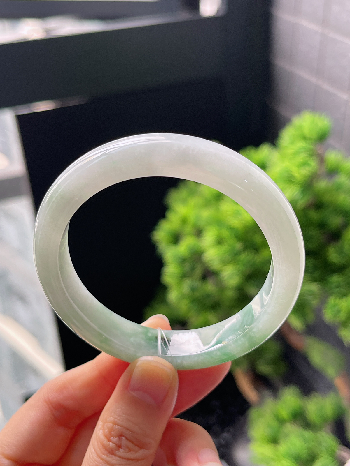 正圈54圈口，翡翠冰糯种飘绿手镯