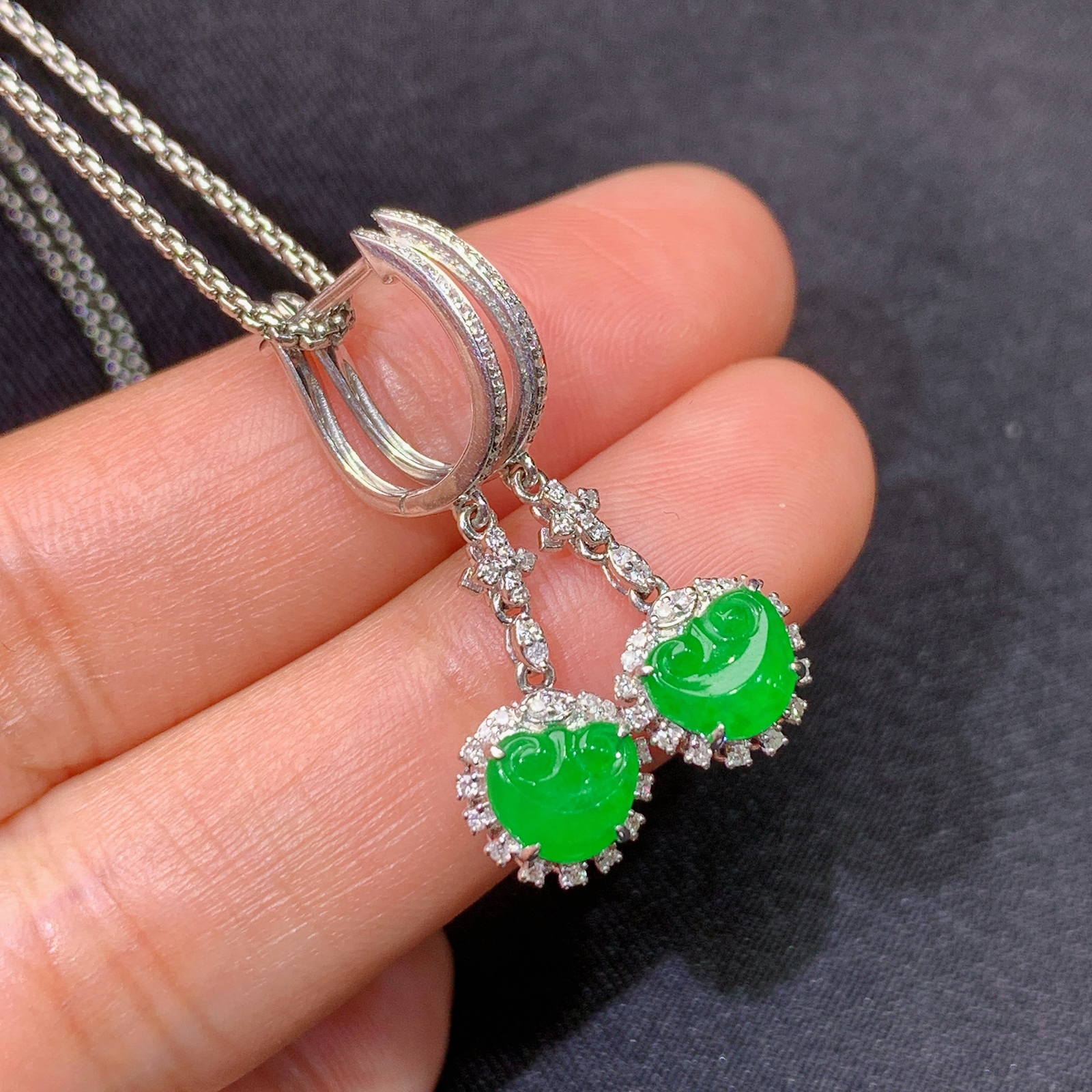 冰阳绿如意耳坠，18k金镶嵌，简约时尚，冰润色阳，种水足，C2 尺寸4.9*5.8*2