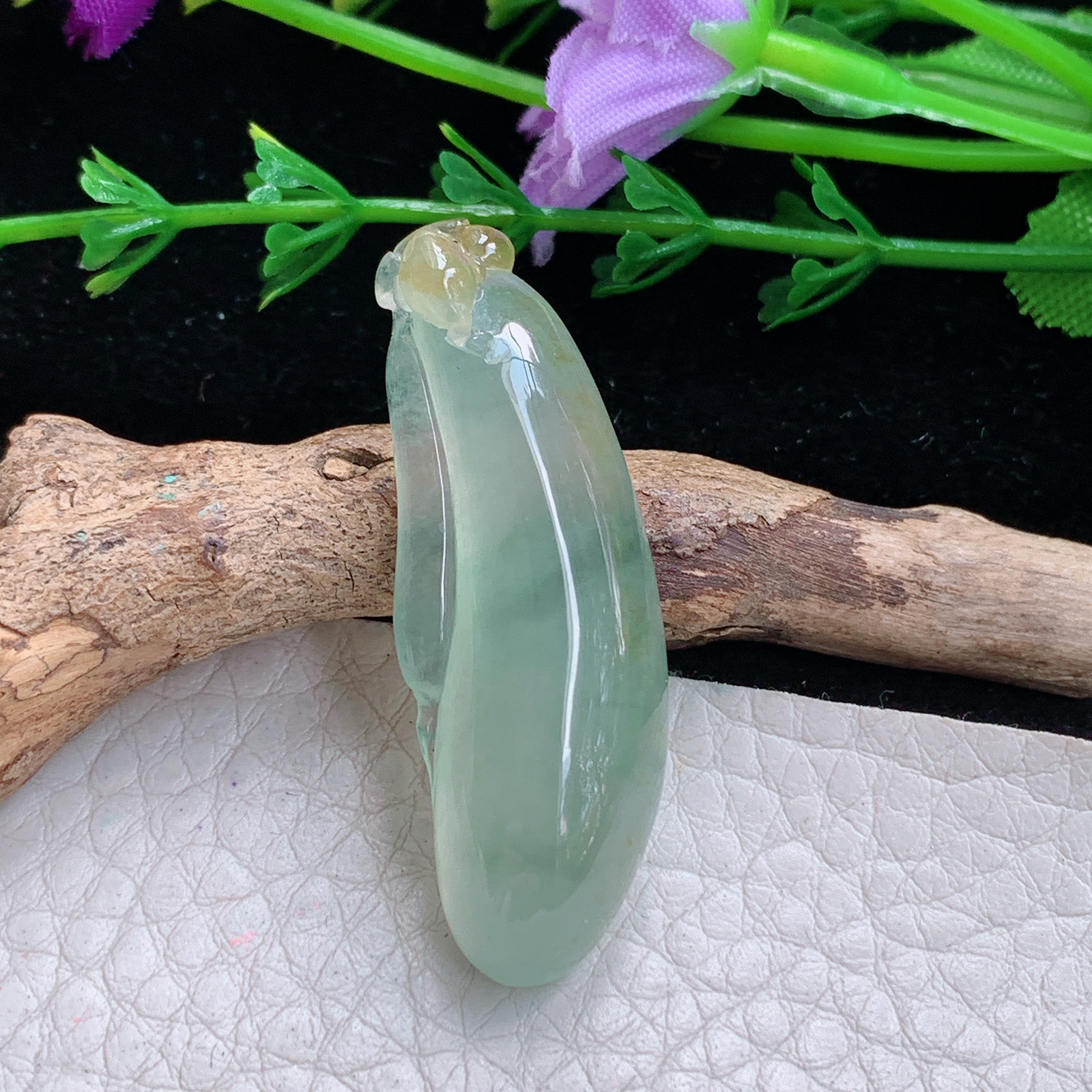 lz实拍42.8*14.8*8.5缅甸天然翡翠a货精雕冰种淡黄福瓜吊坠