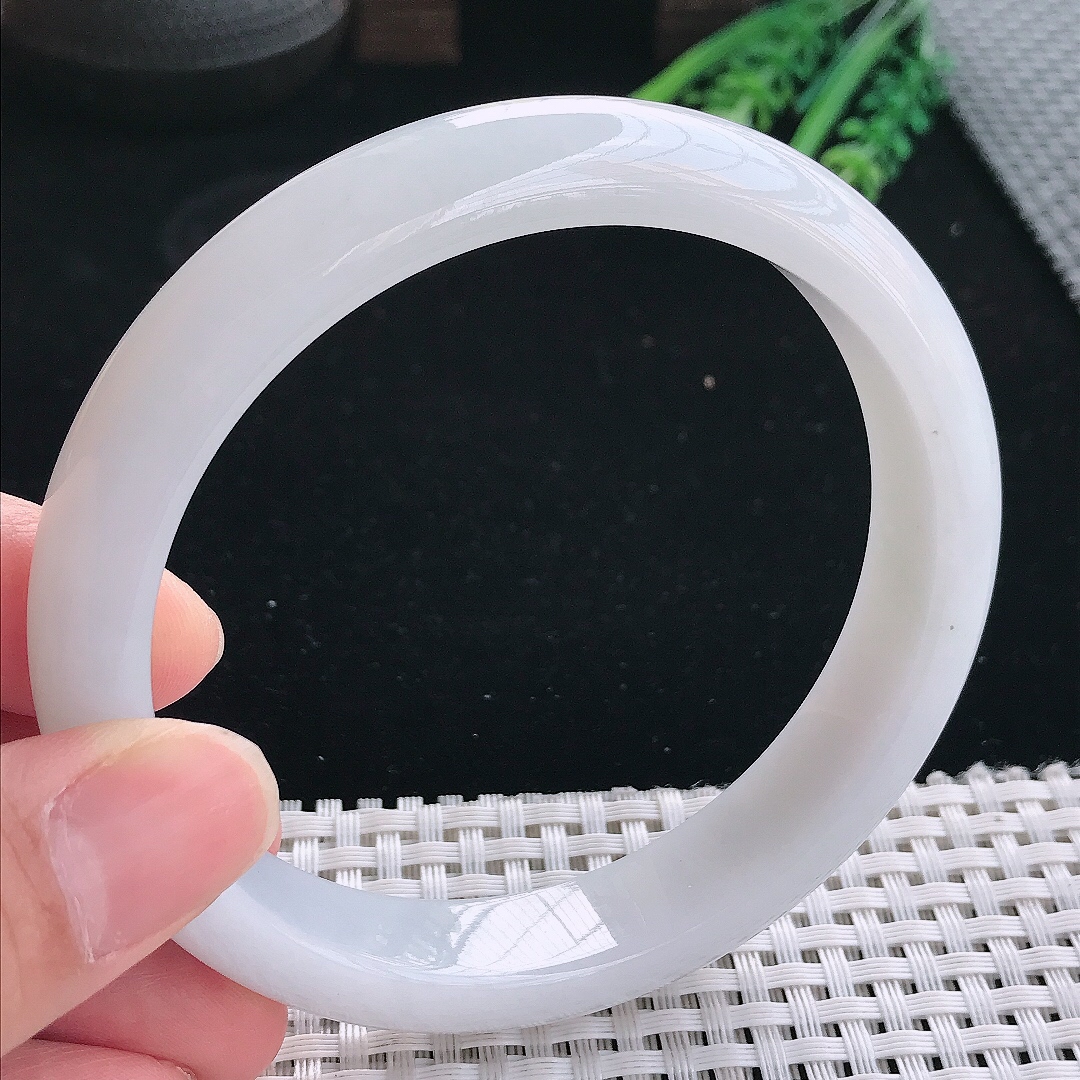 实拍天然翡翠65.8/13/8.6大圈口老坑秀气冰润月光白宽边手镯翡翠玉镯手环