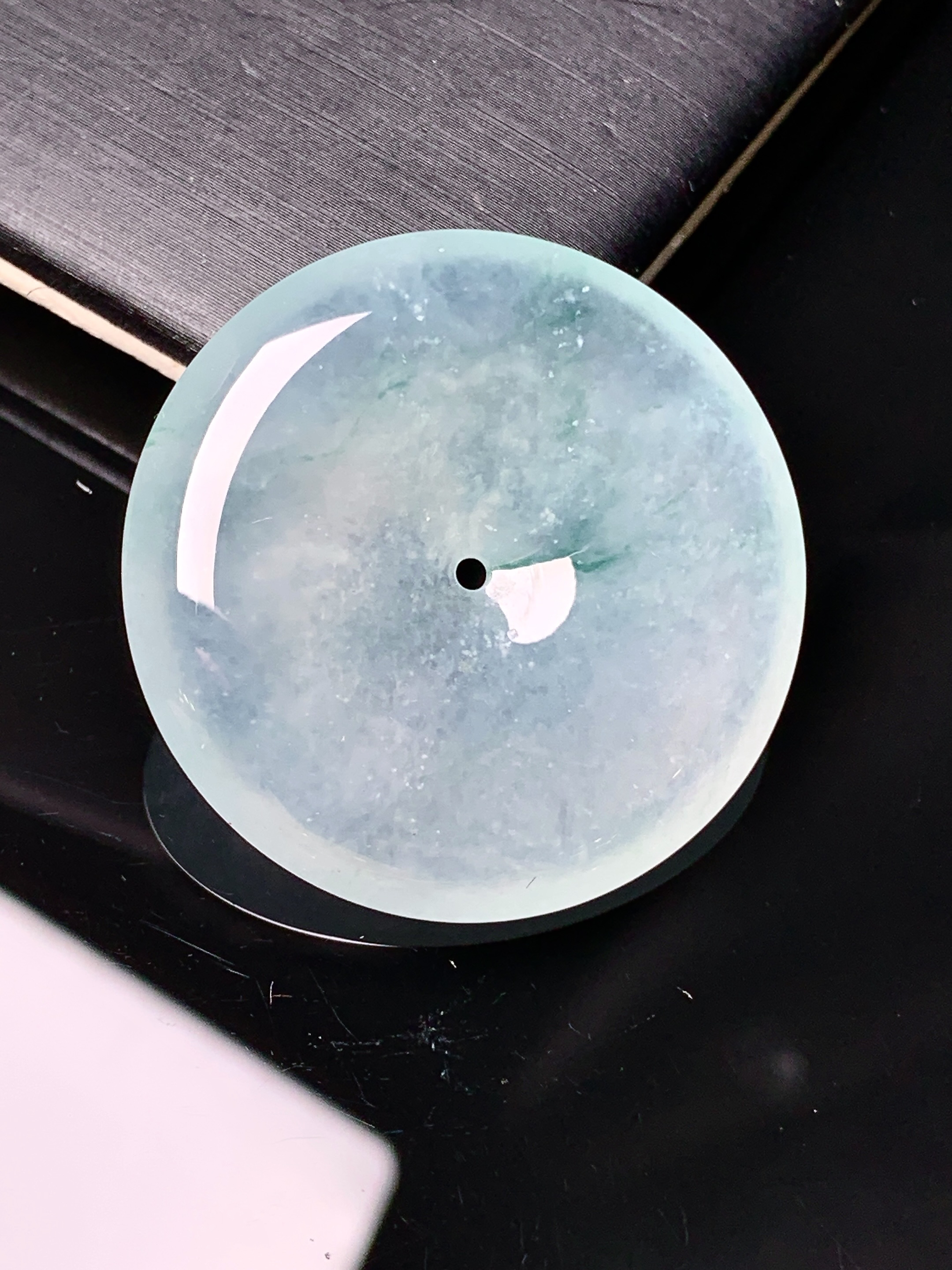 冰种平安扣吊坠 玉质细腻 色泽艳丽清新 水润亮眼 整体尺寸32.5*5.5x1