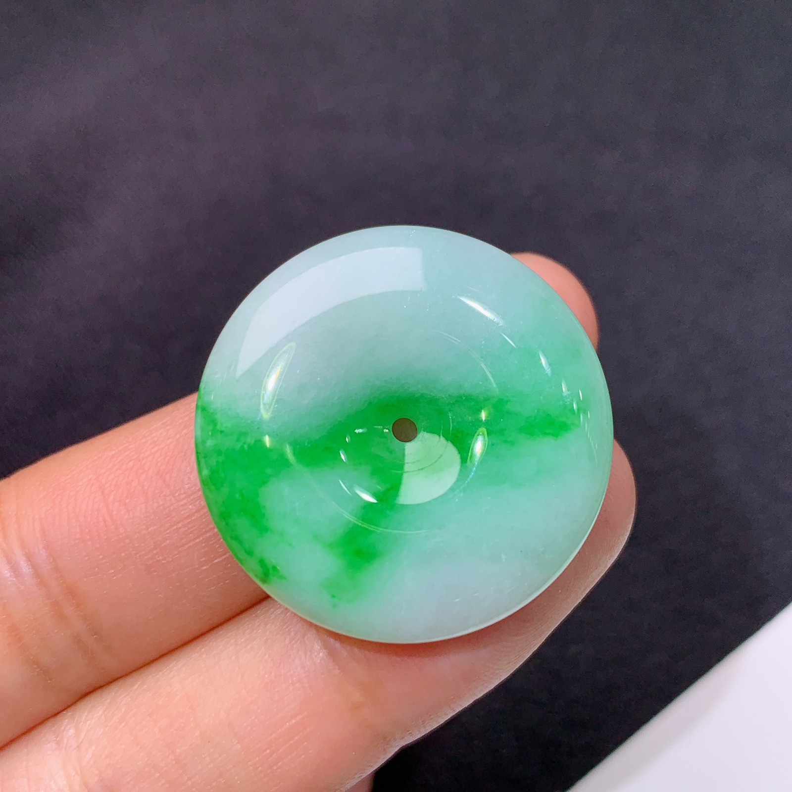 飘绿平安扣，冰润色阳，玉质细腻，种水足，Xky 尺寸27*6.1