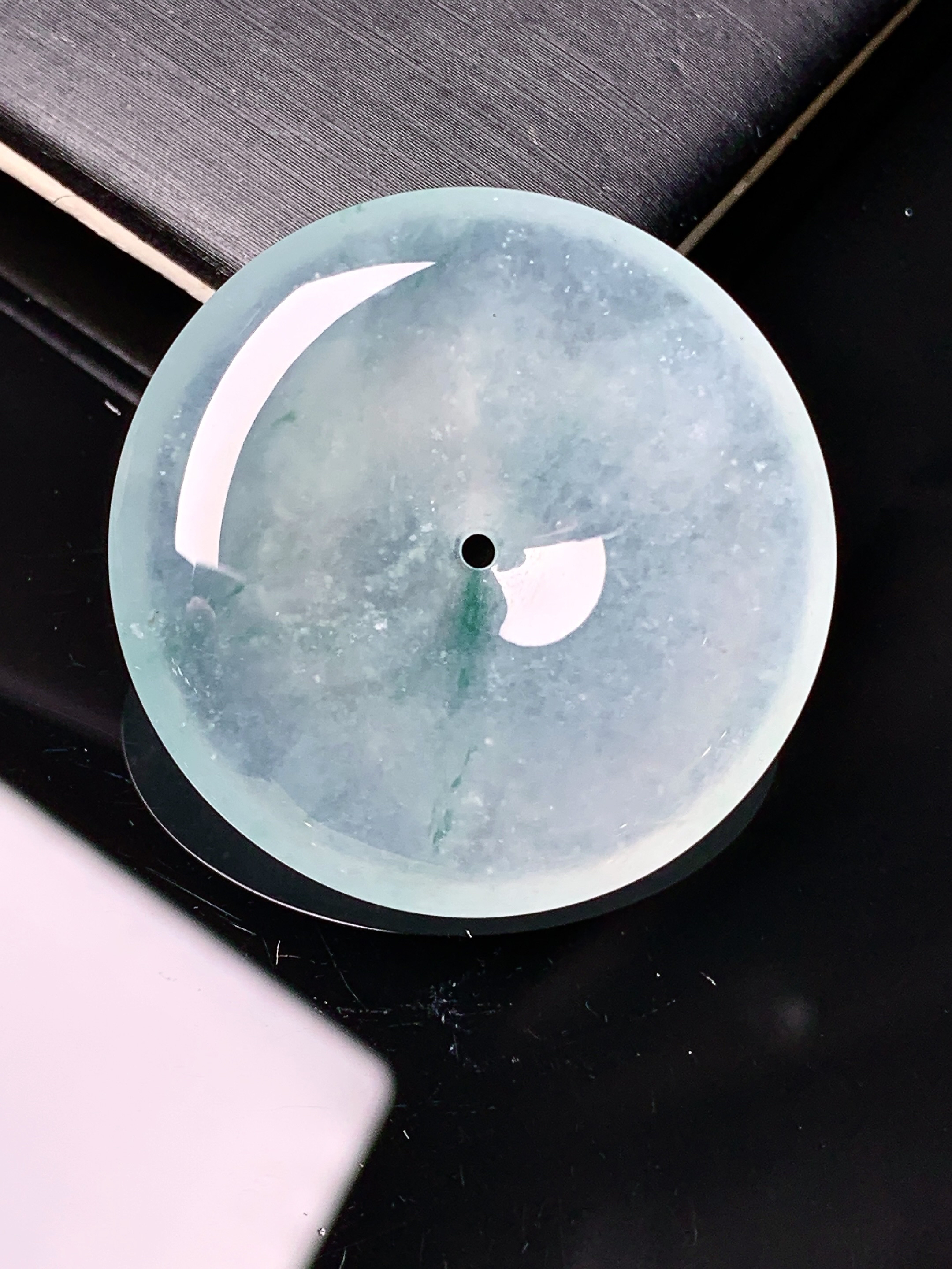 冰种平安扣吊坠 玉质细腻 色泽艳丽清新 水润亮眼 整体尺寸32.5*5.5x1