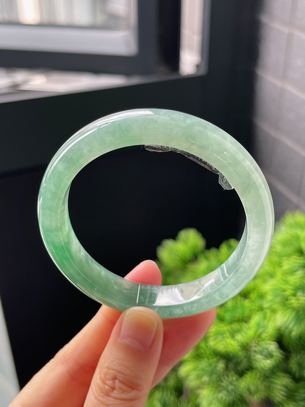 正圈53.4圈口，翡翠冰糯种飘绿手镯