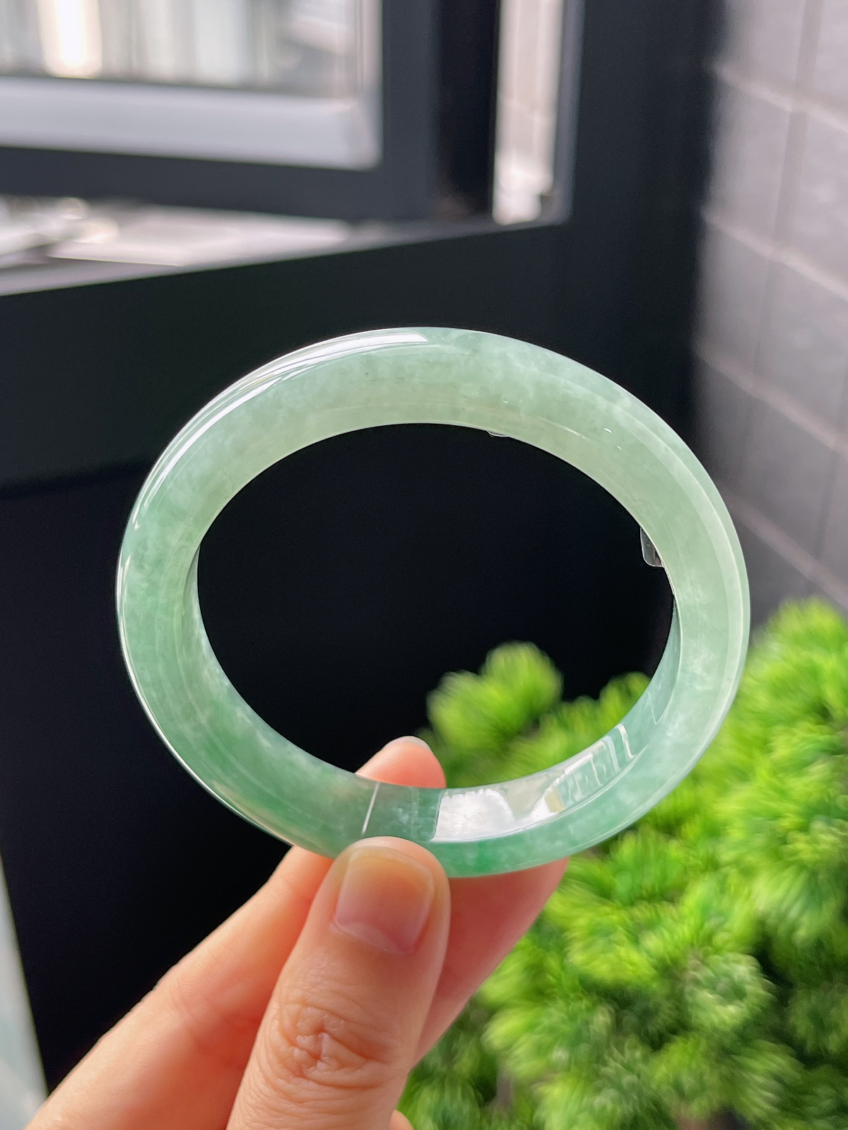 正圈53.4圈口，翡翠冰糯种飘绿手镯