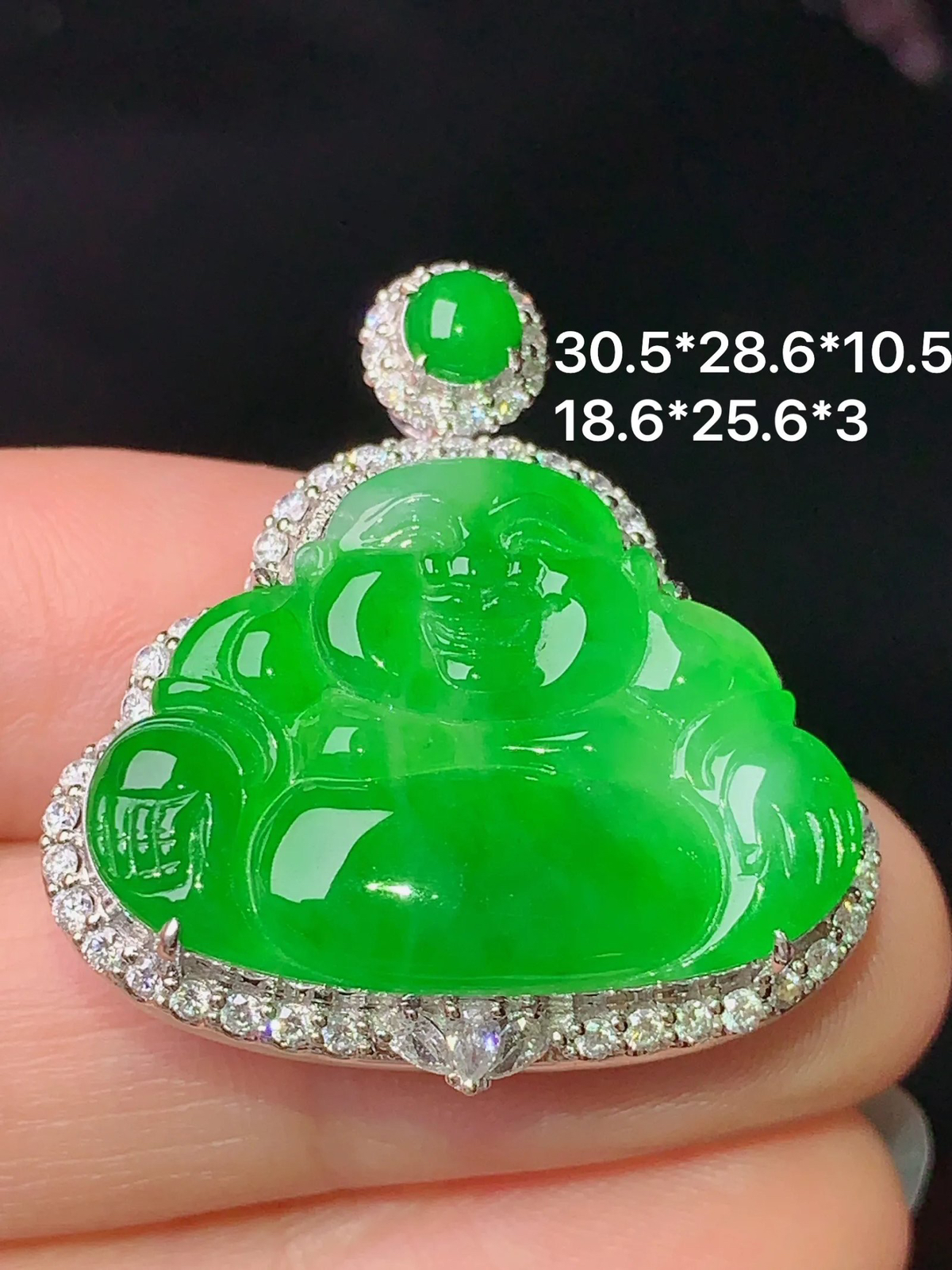 18k金钻镶嵌翠绿佛公吊坠 玉质细腻 色泽清新艳丽 整体尺寸30.5*28.6*10.5