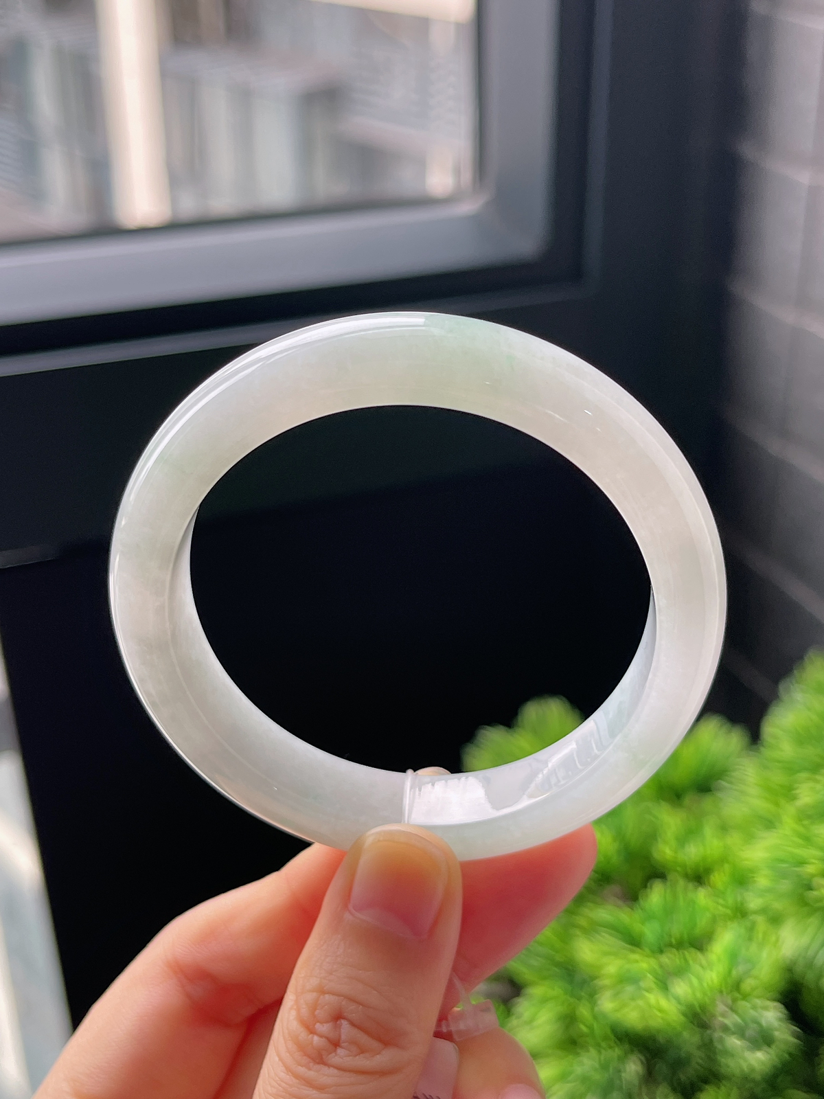 正圈53.5圈口，翡翠冰糯种浅绿色手镯